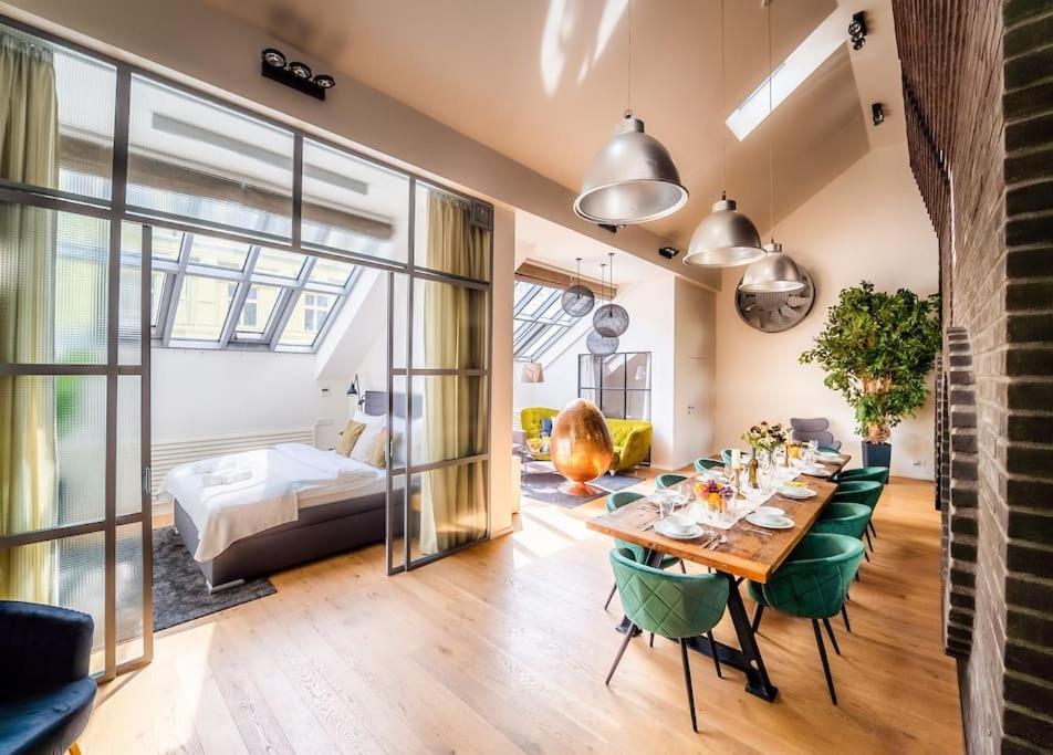5BR+2Bath Old Town Industrial Penthouse, A/C