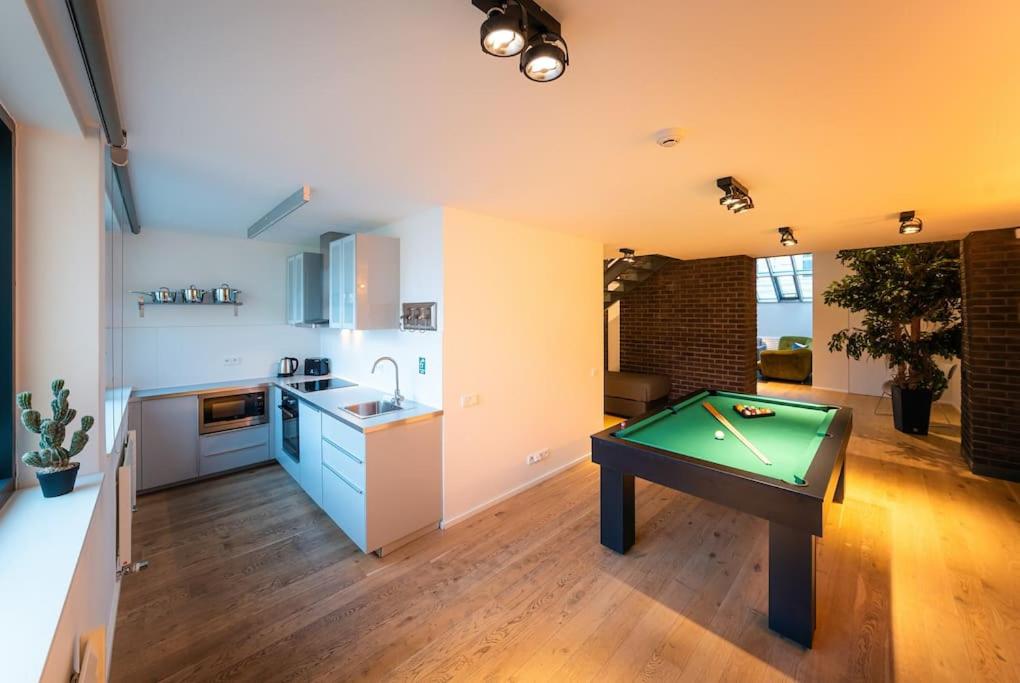 5BR+2Bath Old Town Industrial Penthouse, A/C