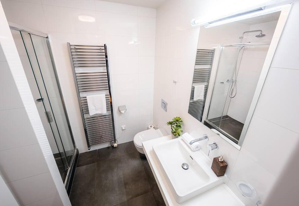 5BR+2Bath Old Town Industrial Penthouse, A/C