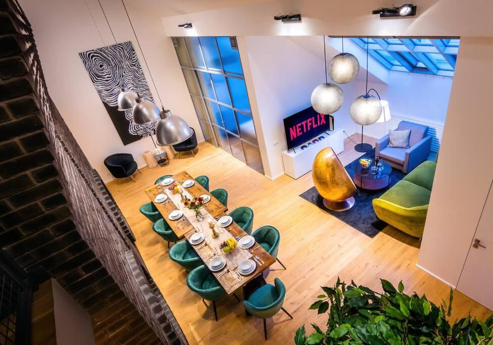 5BR+2Bath Old Town Industrial Penthouse, A/C