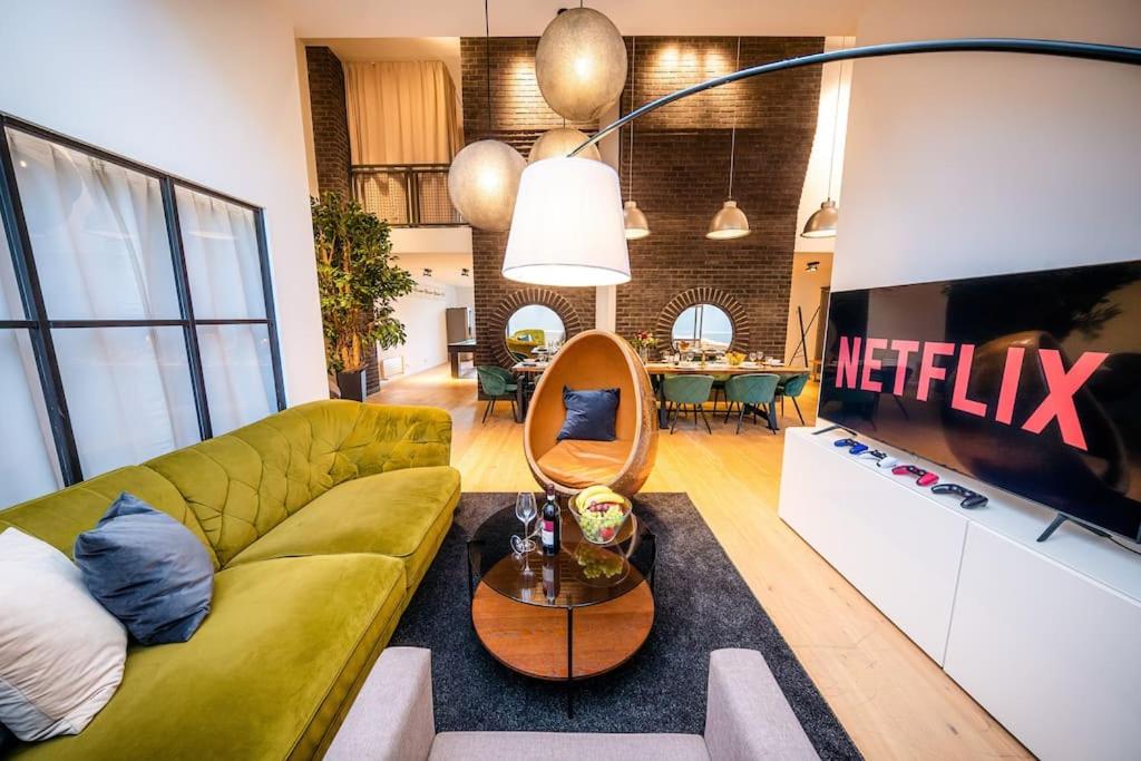 5BR+2Bath Old Town Industrial Penthouse, A/C
