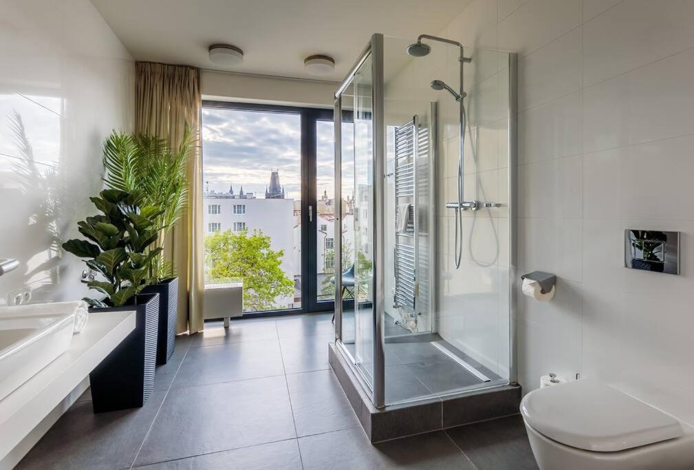 5BR+2Bath Old Town Industrial Penthouse, A/C