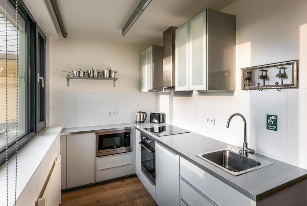 5BR+2Bath Old Town Industrial Penthouse, A/C