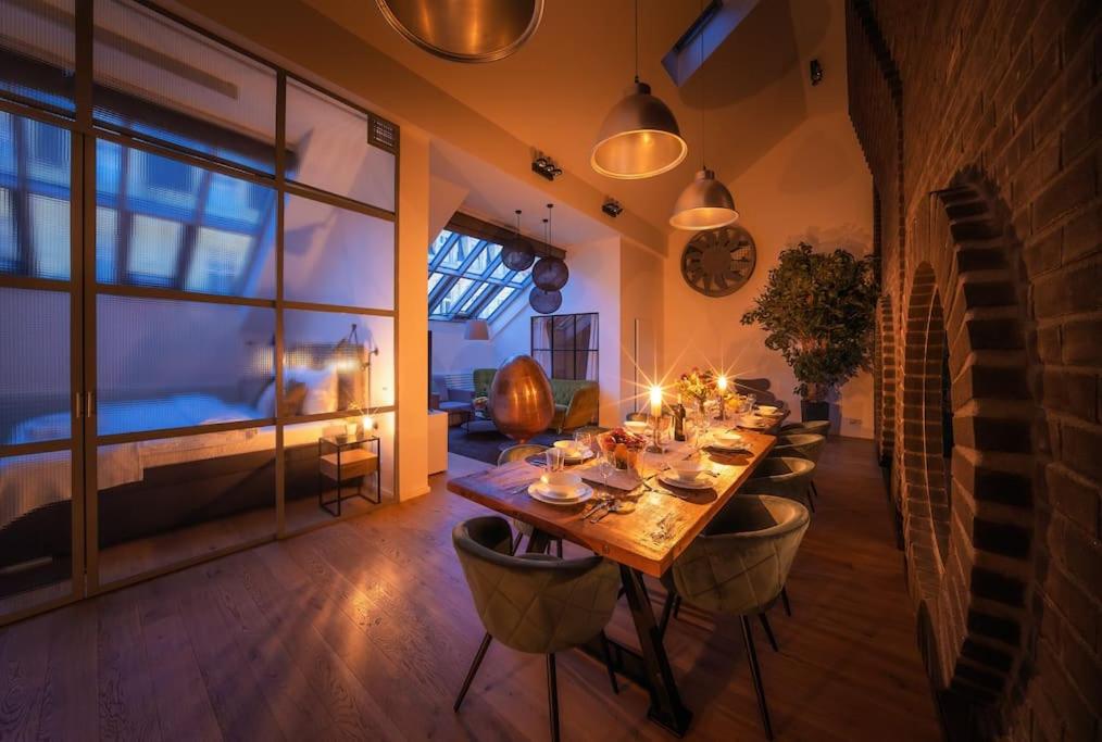5BR+2Bath Old Town Industrial Penthouse, A/C