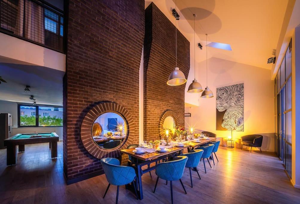 5BR+2Bath Old Town Industrial Penthouse, A/C