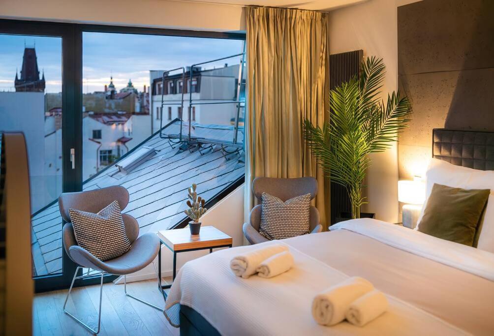 5BR+2Bath Old Town Industrial Penthouse, A/C