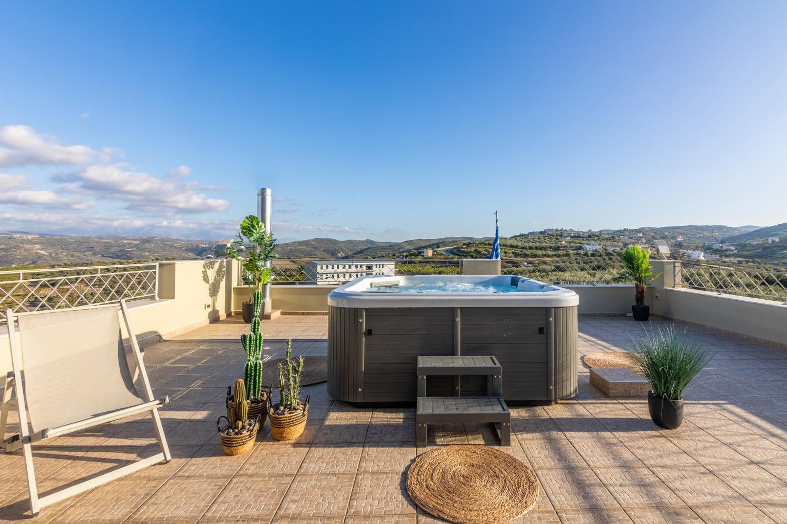 Villa Luna, 5 bedrooms, Private Pool, Hot Tub, Garden