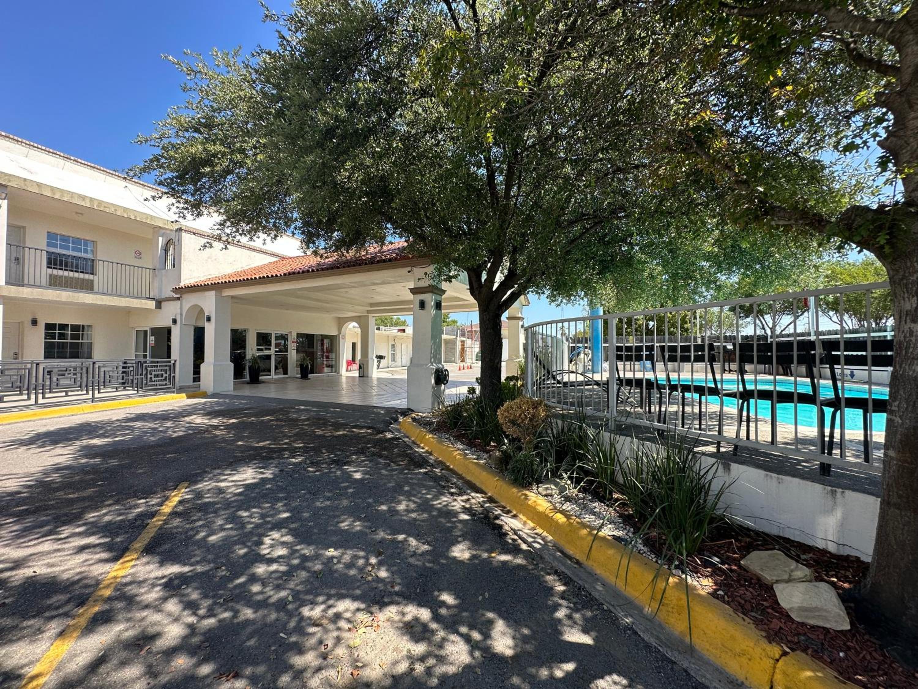 Eagle Pass Vacations - Hotel Quinta San Carlos Inn - Property Image 2