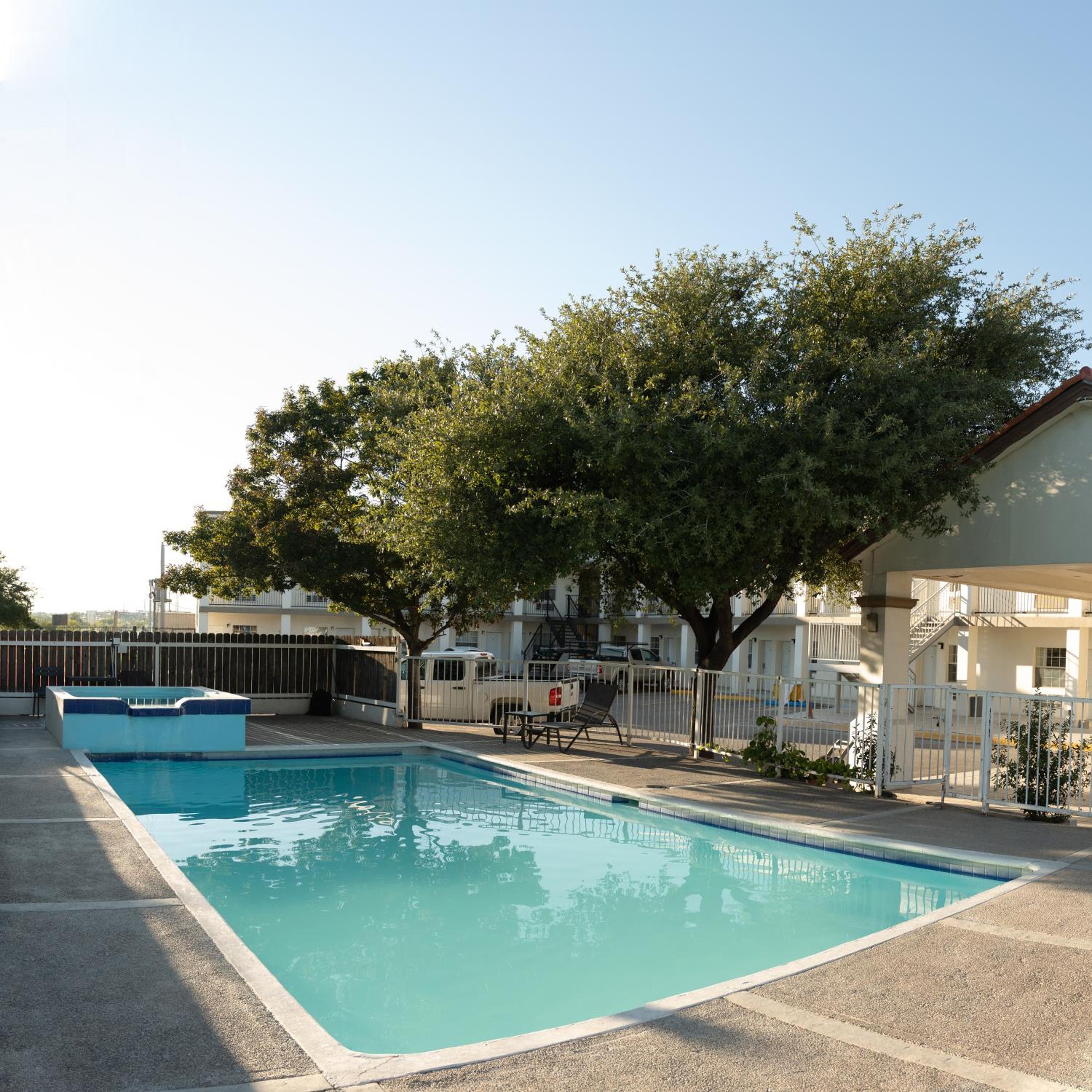 Eagle Pass Vacations - Hotel Quinta San Carlos Inn - Property Image 1
