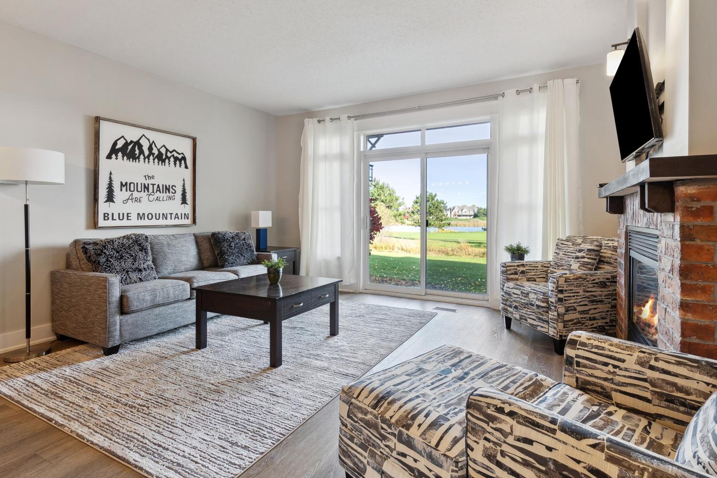 2 Bedroom Condo only steps to the Village!