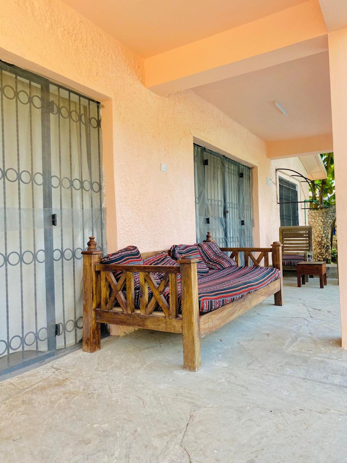 Tradewinds Lodge