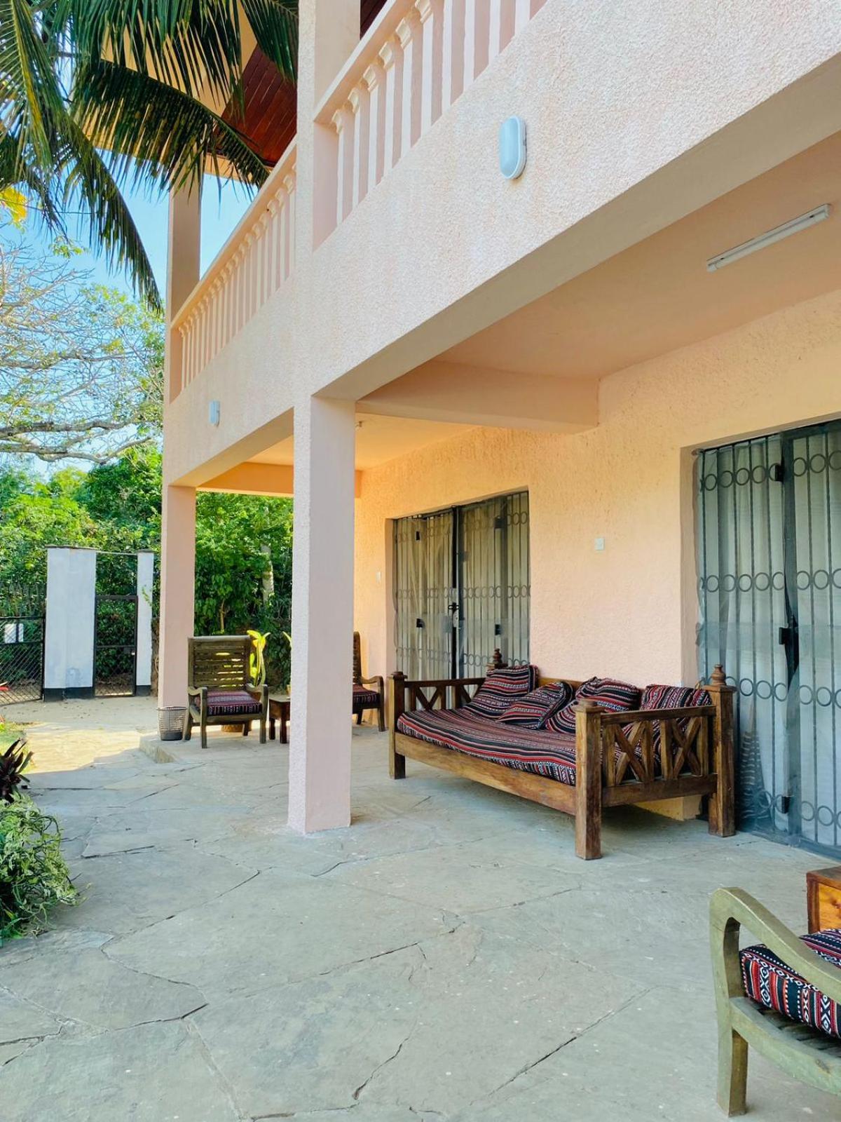Tradewinds Lodge