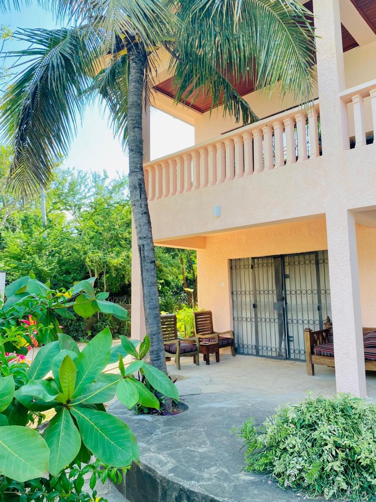 Tradewinds Lodge