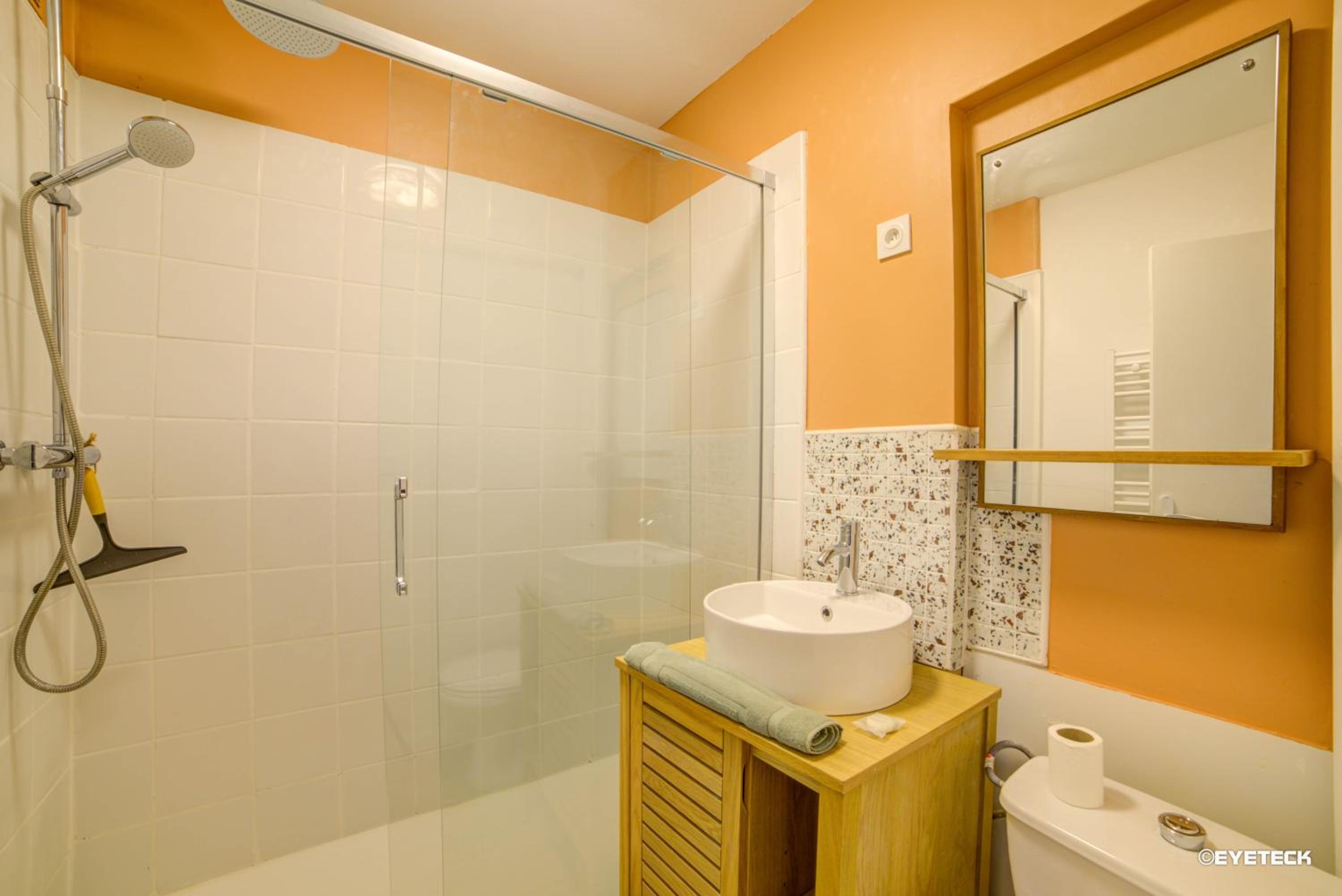 Bel aparté, design, proche domaine universitaire Turly