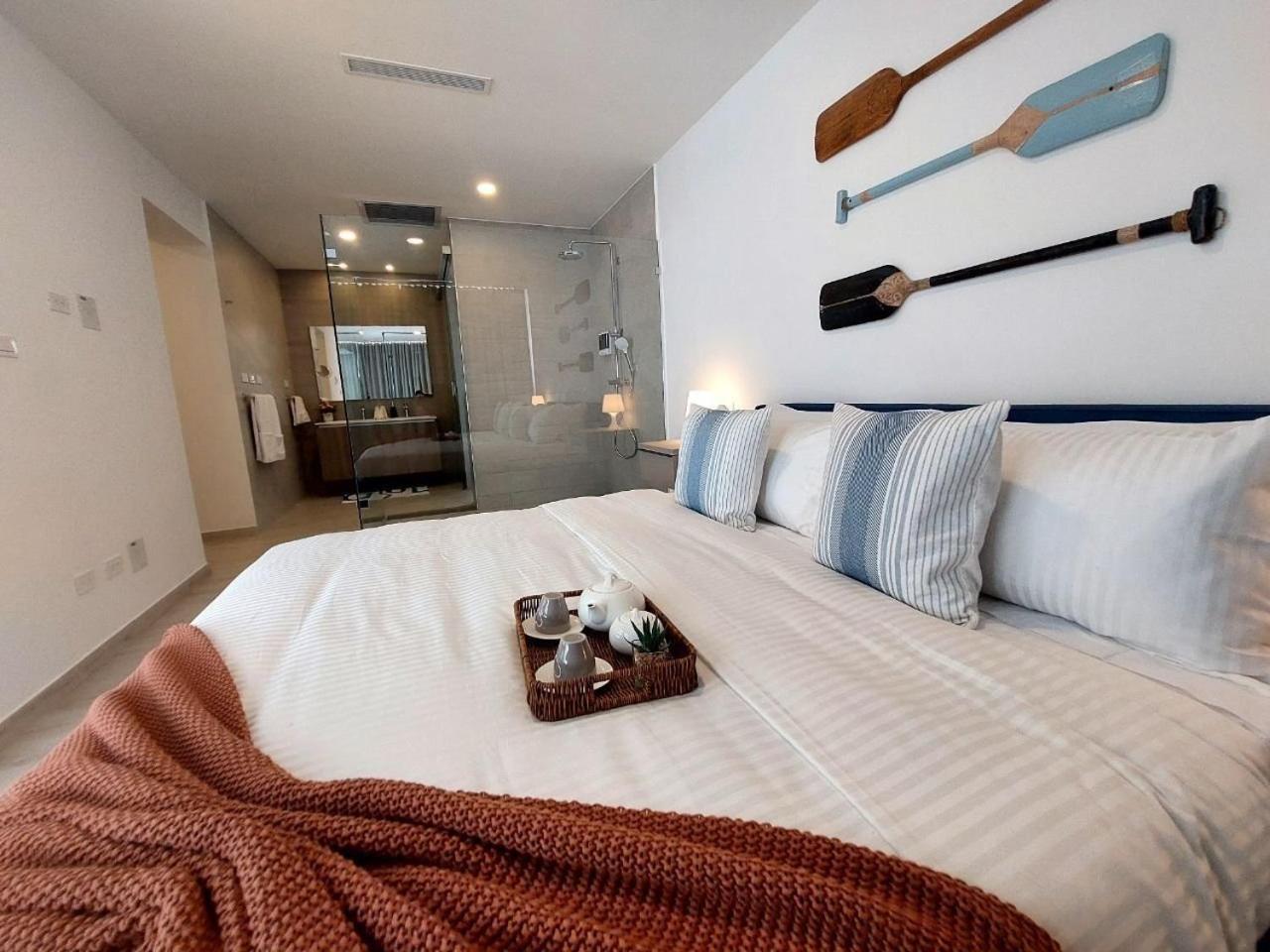 Seaside Luxury 1BDR Condo Paseo Playa Coral D-306