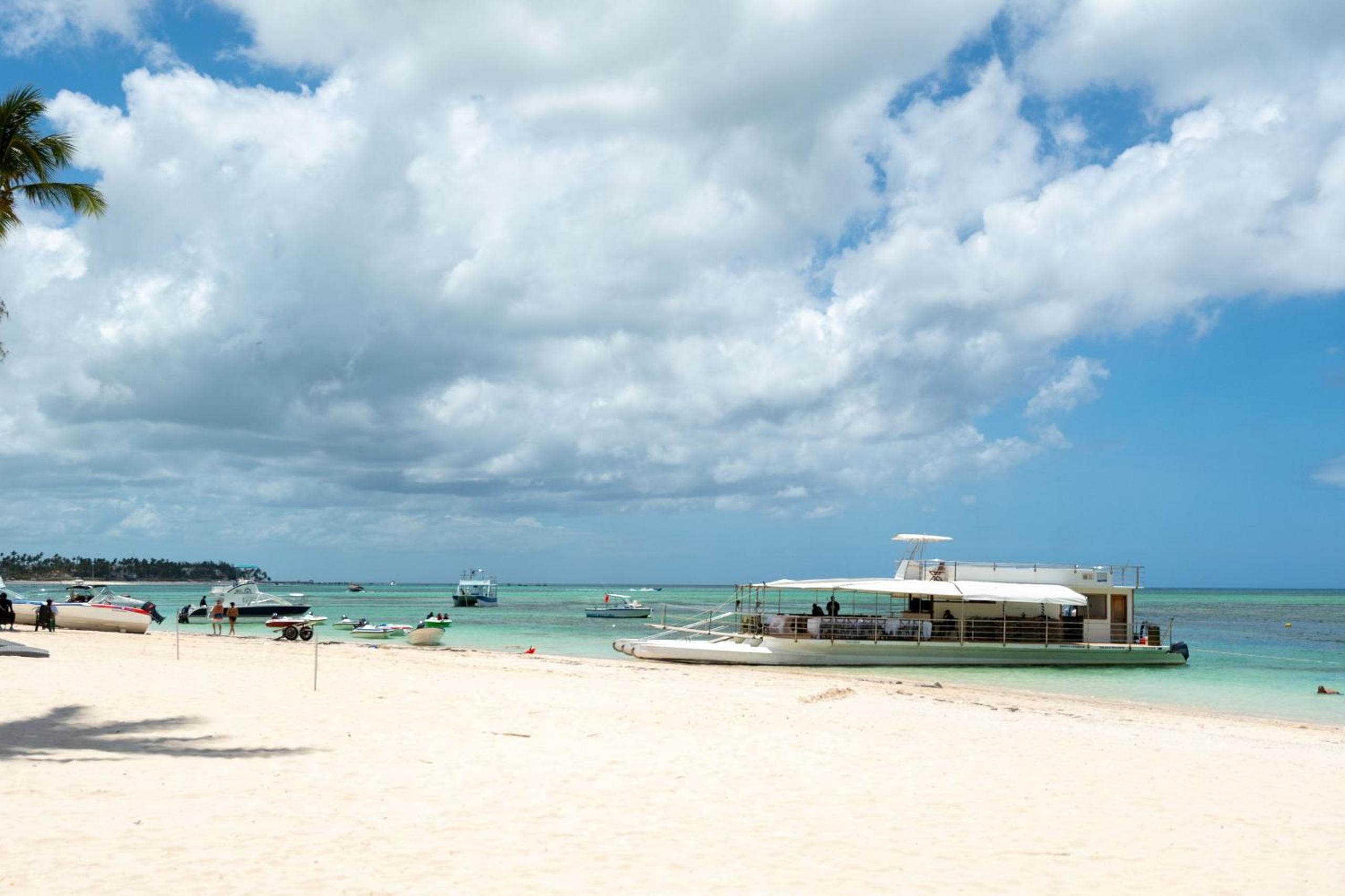 Seaside Luxury 1BDR Condo Paseo Playa Coral D-306