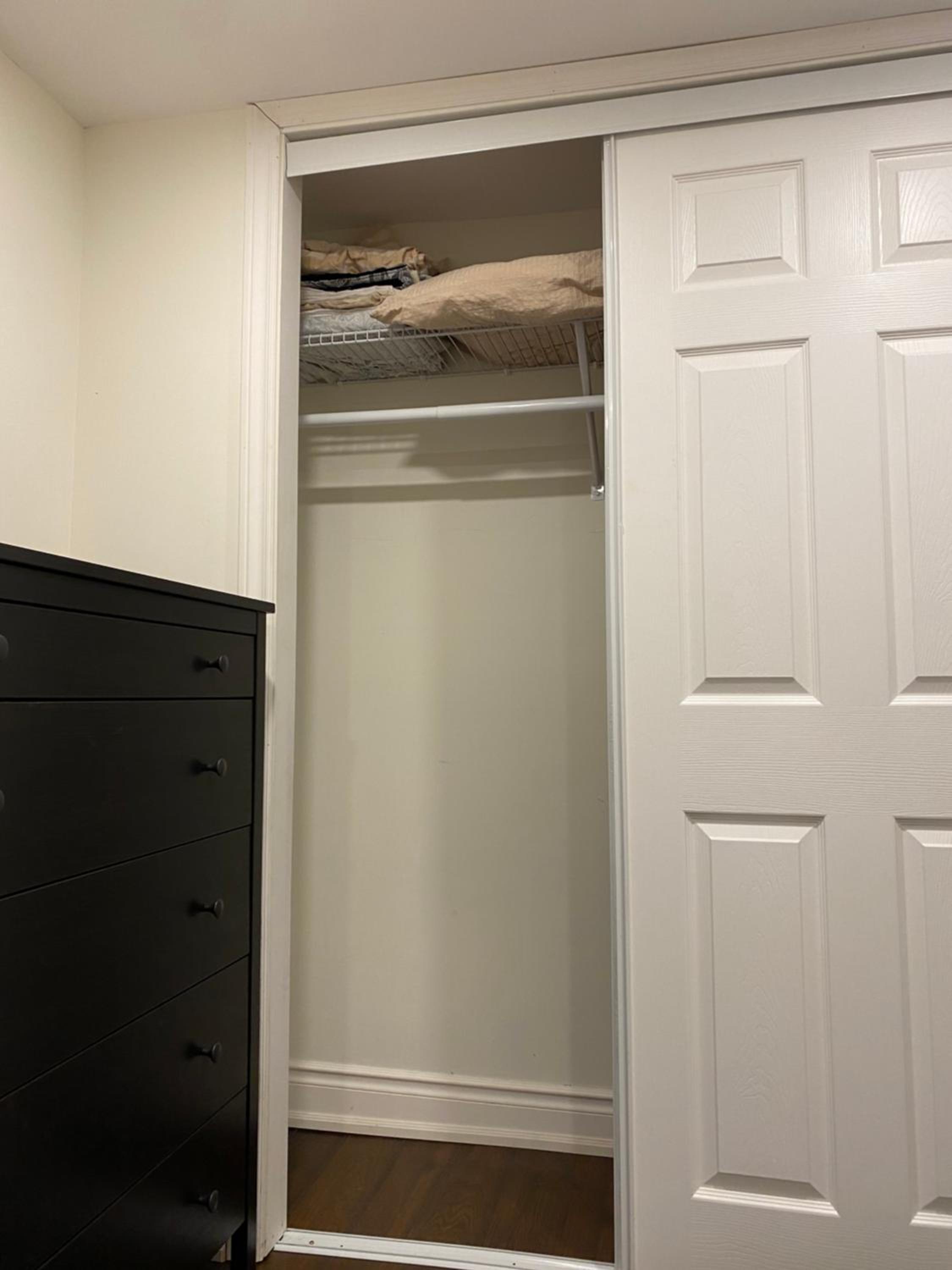 Beautiful Lower level 2 bedroom aprt