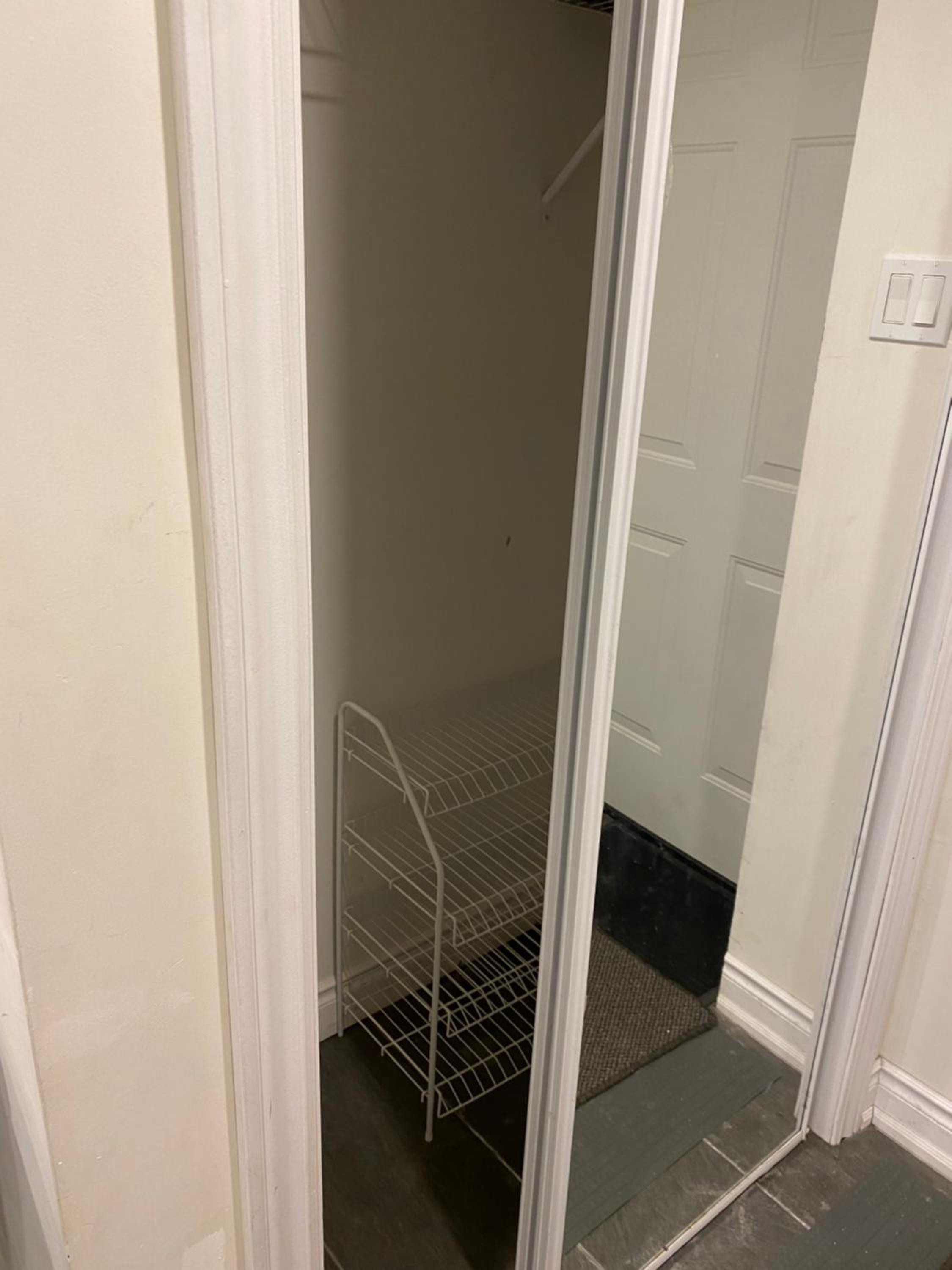 Beautiful Lower level 2 bedroom aprt