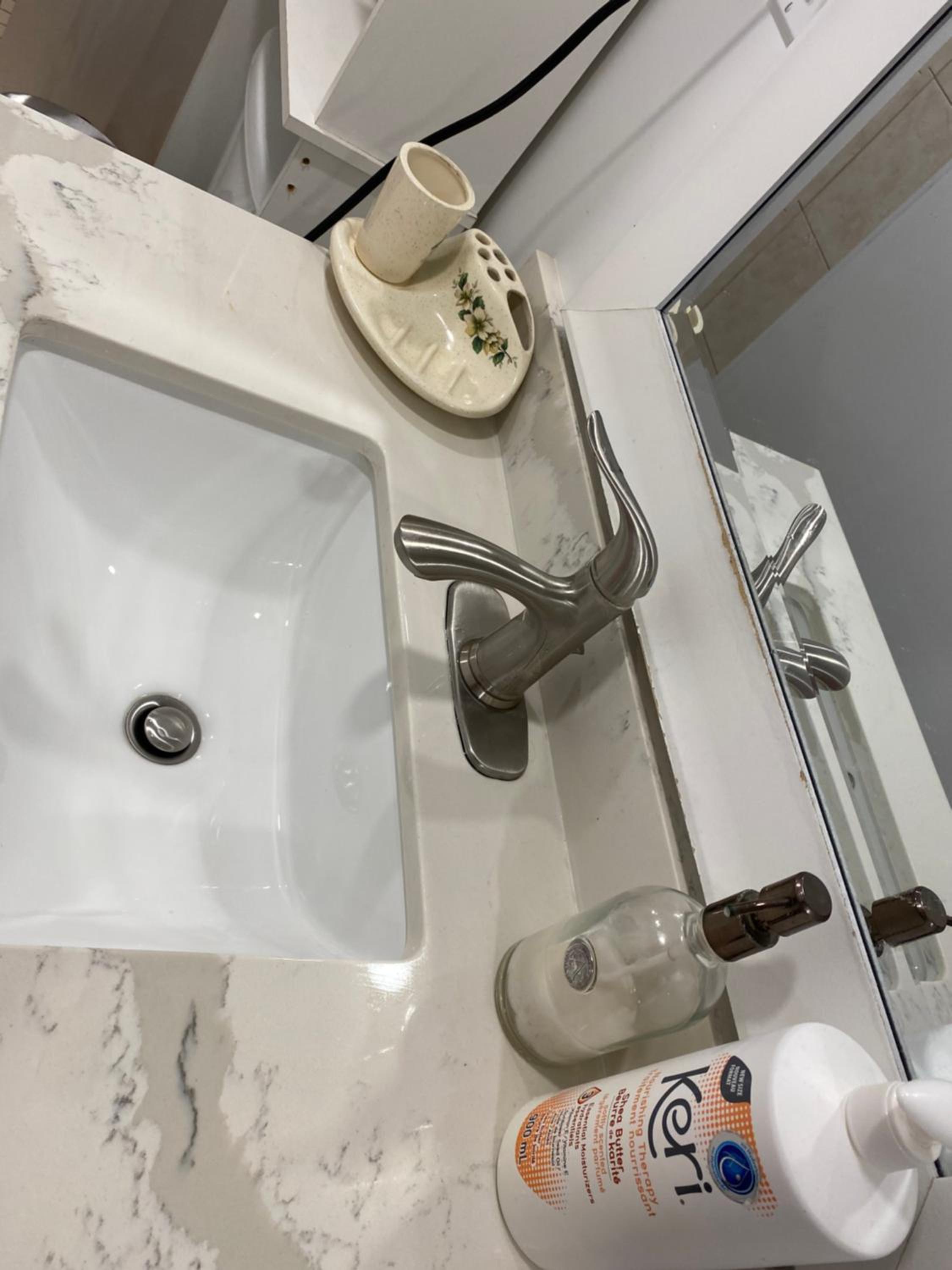 Beautiful Lower level 2 bedroom aprt