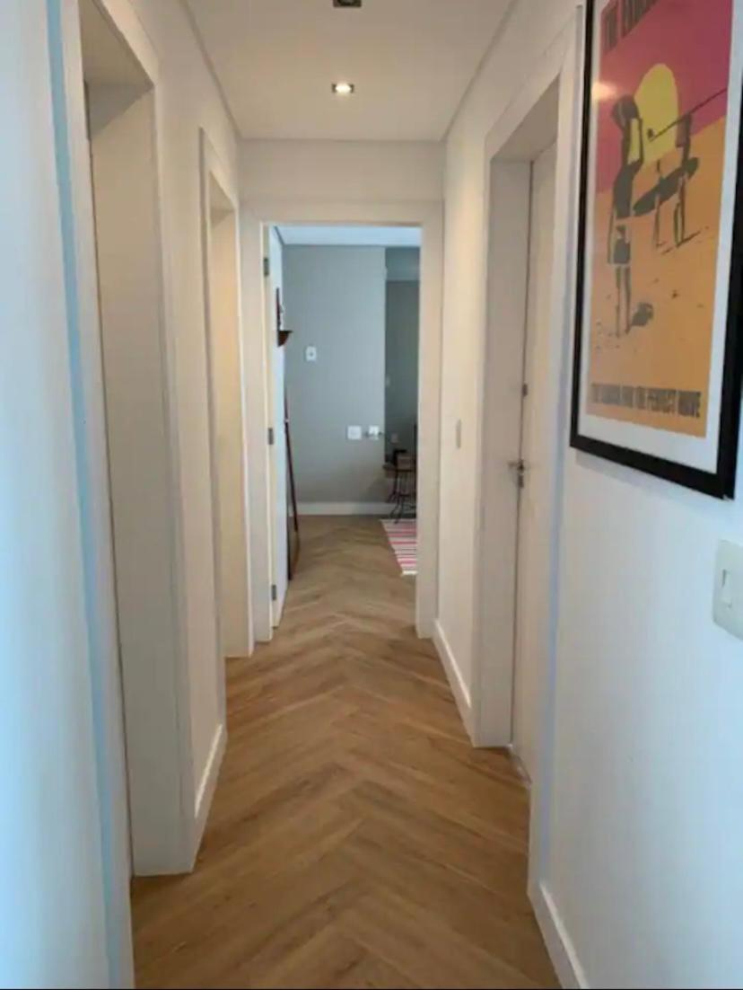 Apartamento decorado com vista para o mar