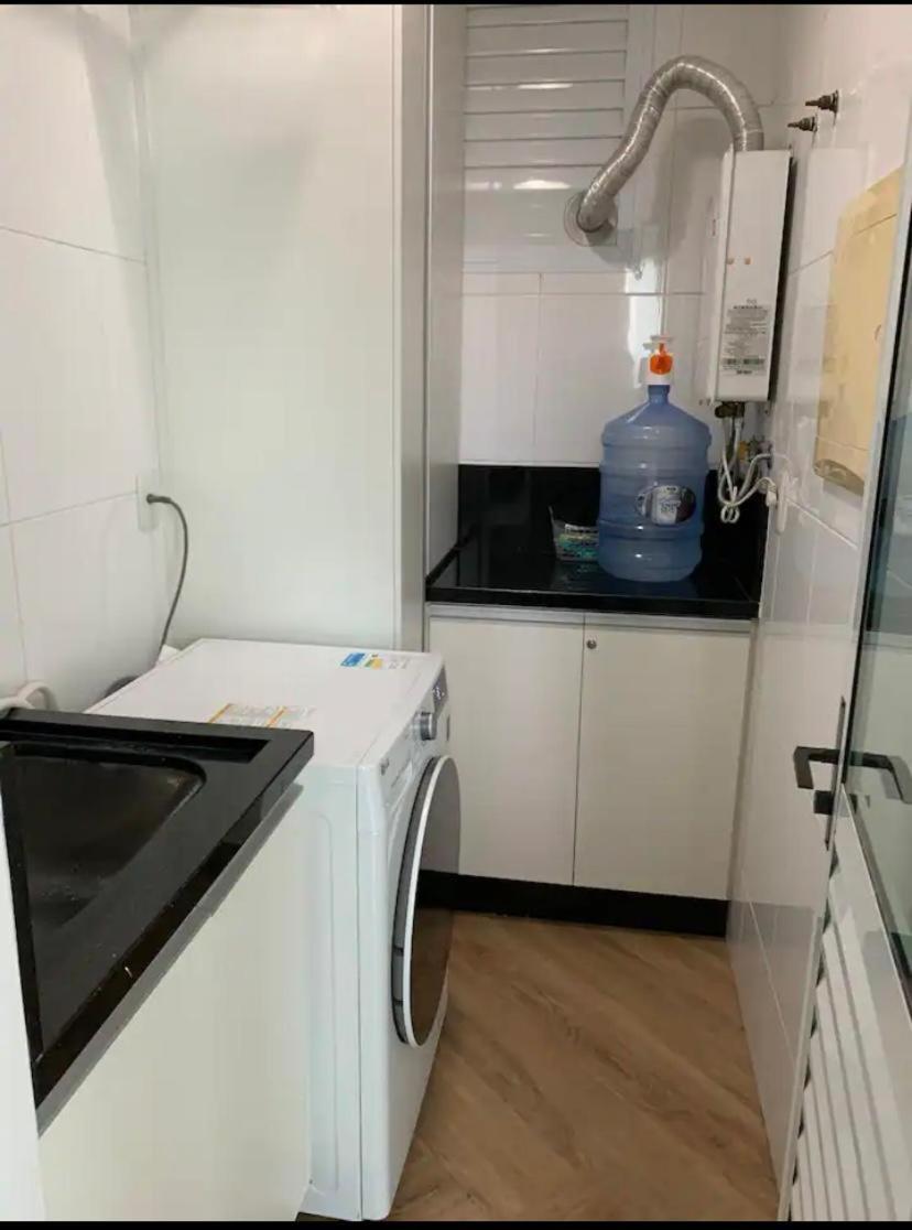 Apartamento decorado com vista para o mar