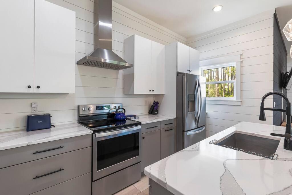 New Waterfront Home 1 Mile from Beach! view 4
