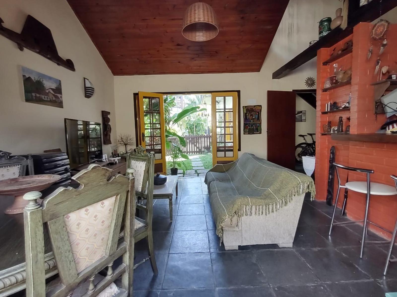 Casa Peró Cabo Frio 2 suítes em Condomínio