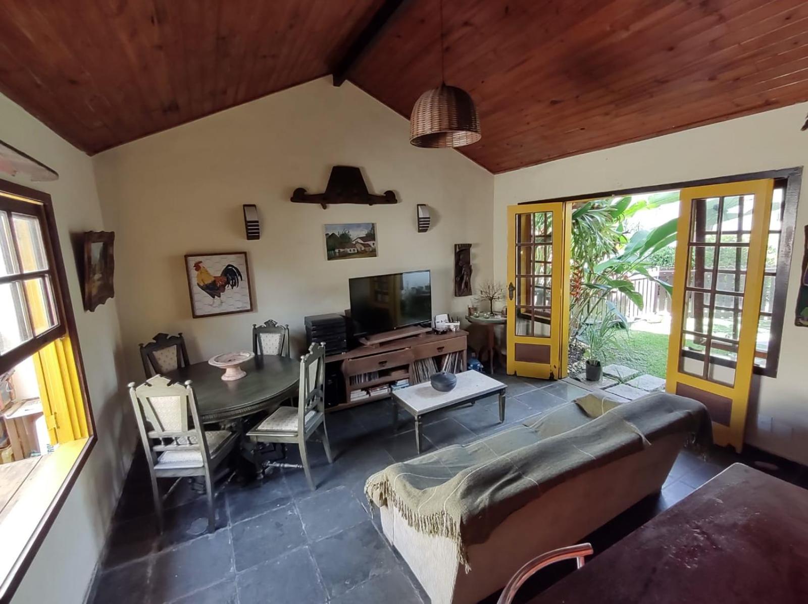 Casa Peró Cabo Frio 2 suítes em Condomínio