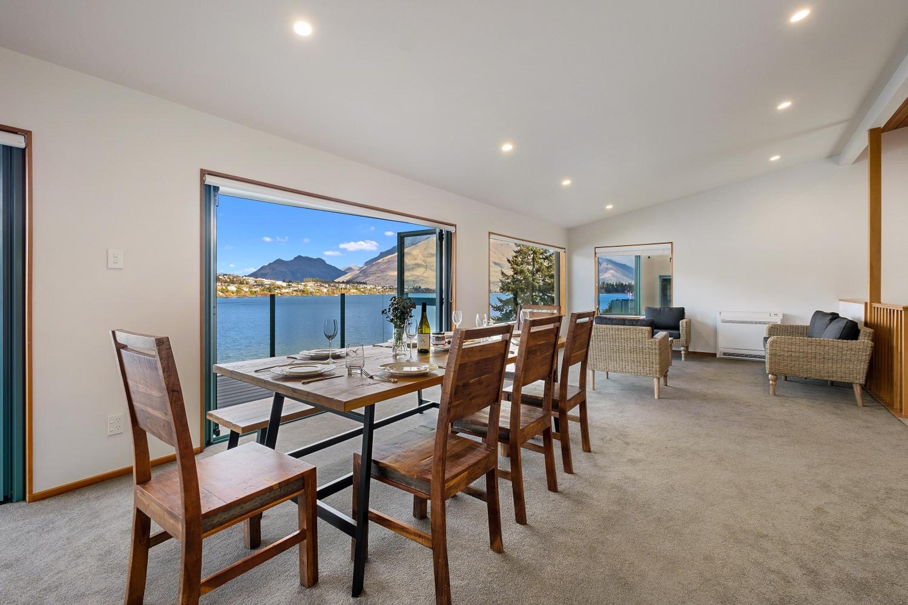 Huge Lakefront Delight (5-bedroom) view 2