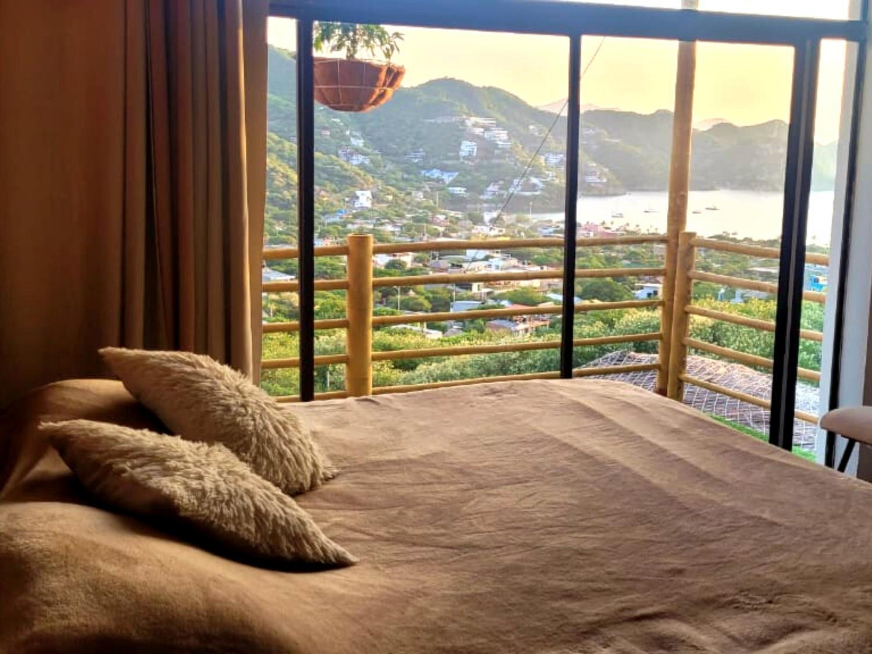 Casa Danisa Taganga con vista al mar, piscina, jacuzzi