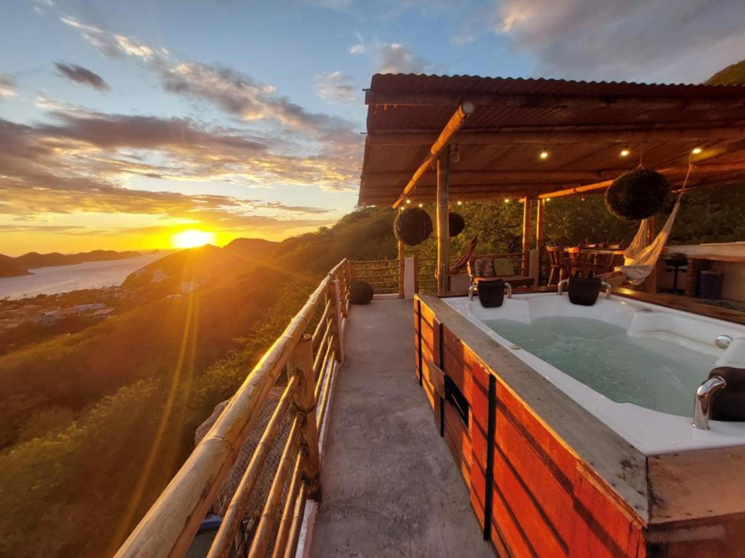 Casa Danisa Taganga con vista al mar, piscina, jacuzzi