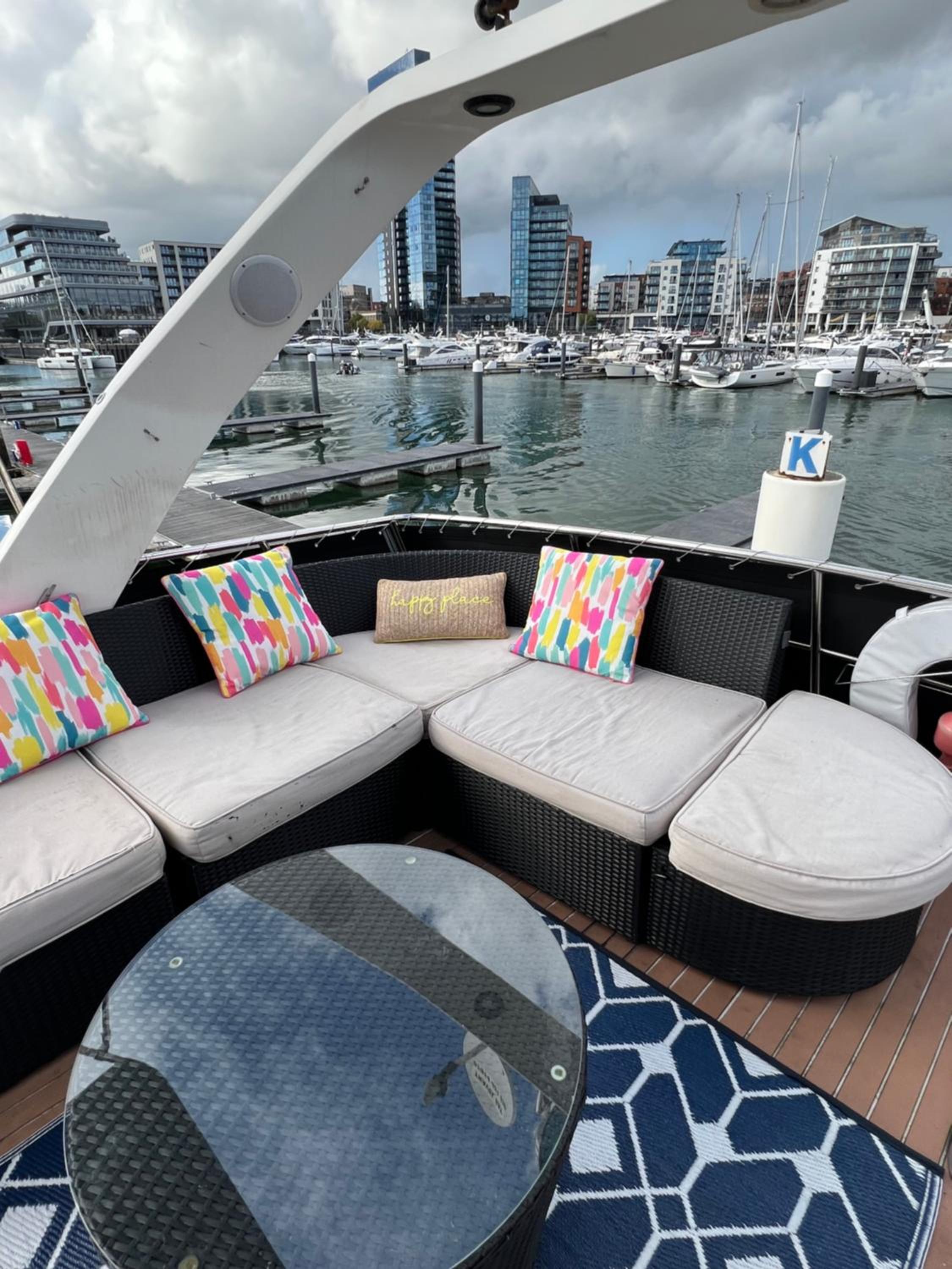 SUPERYACHT ON TOWN QUAY MARINA, SOUTHAMPTON - Very close to city centre and cruise terminals - free parking included view 2
