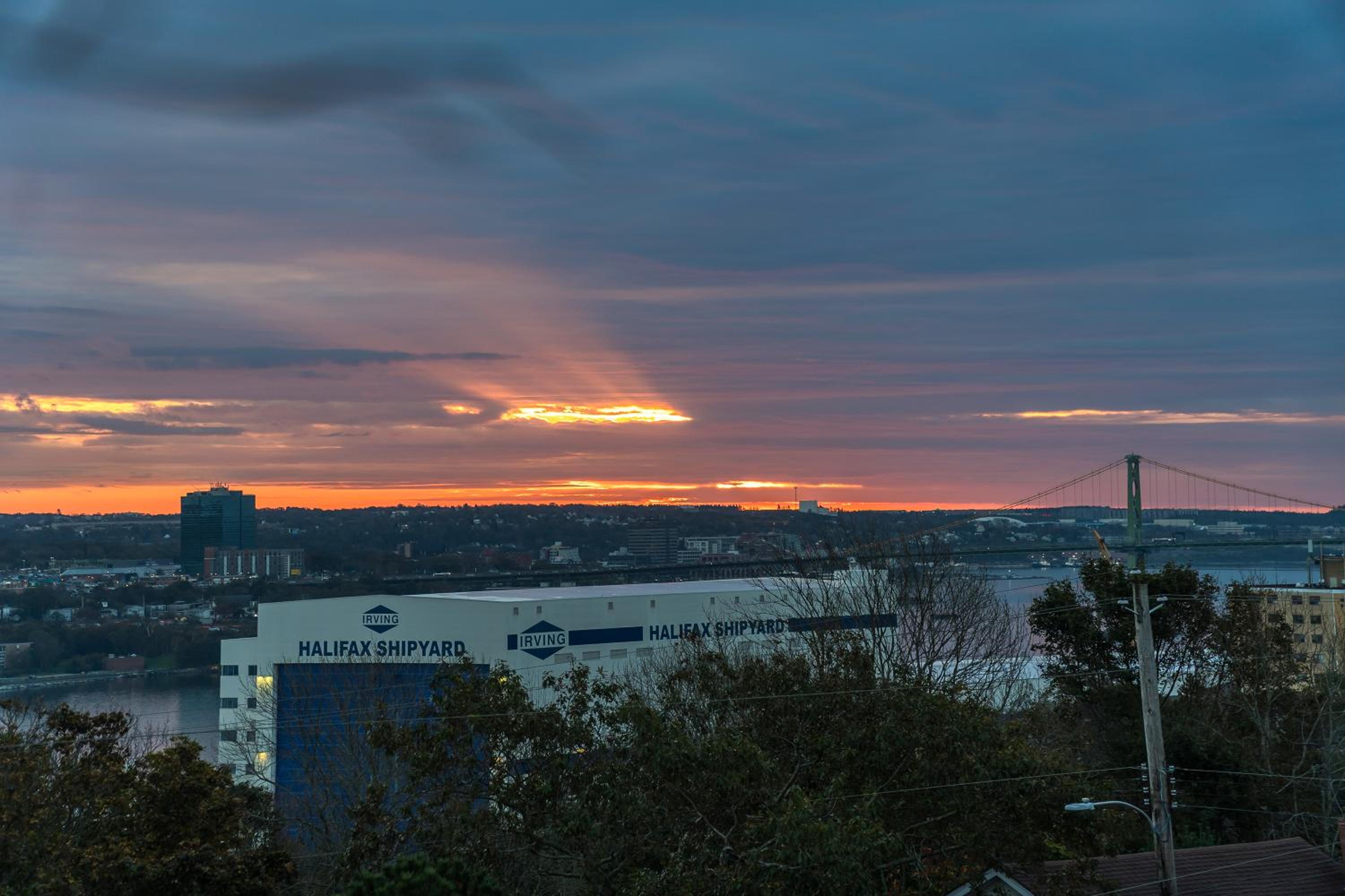 Sunrise View - Spa-Inspired Guestroom, Halifax Rooftop Home