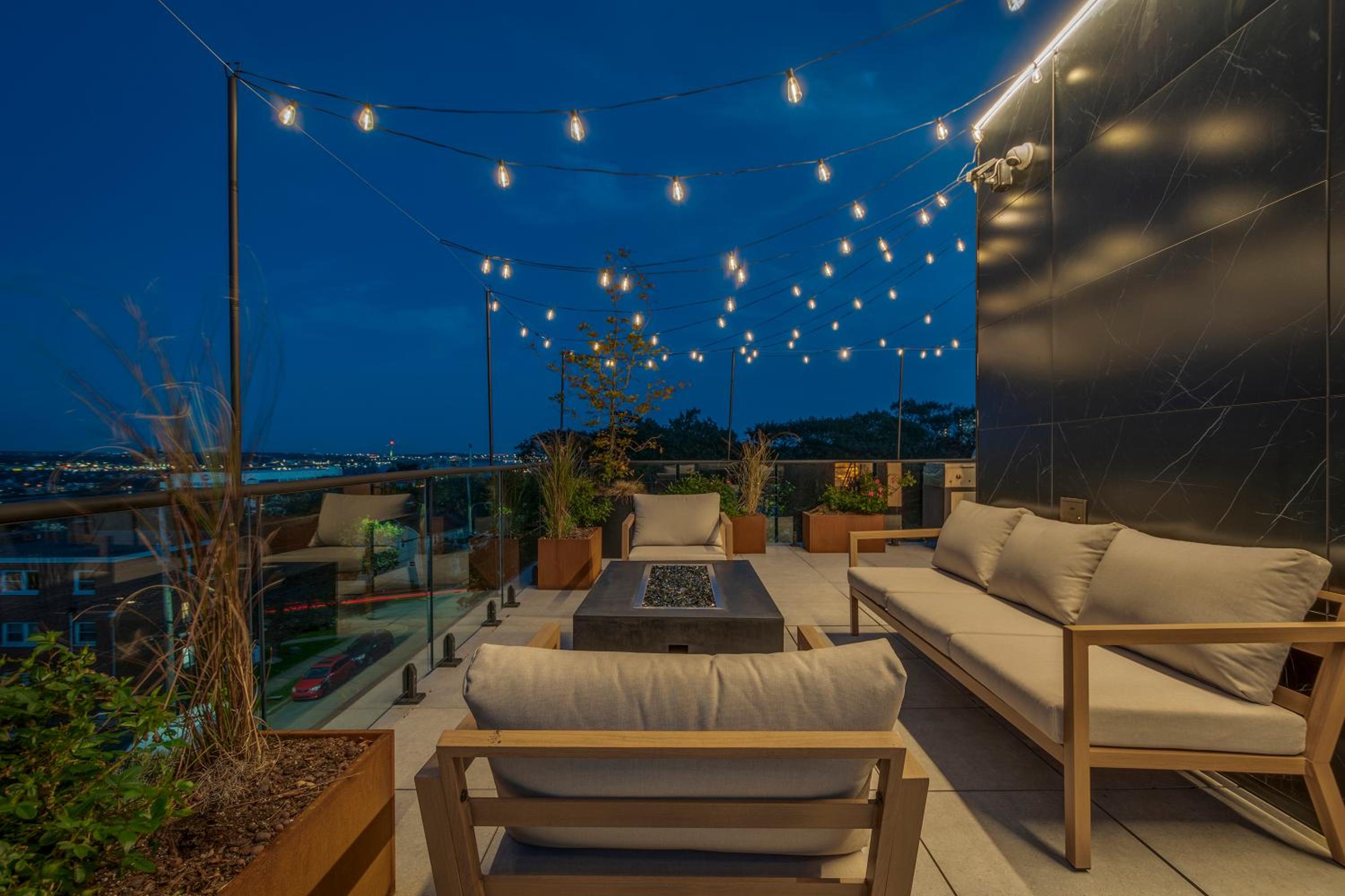Sunrise View - Spa-Inspired Guestroom, Halifax Rooftop Home