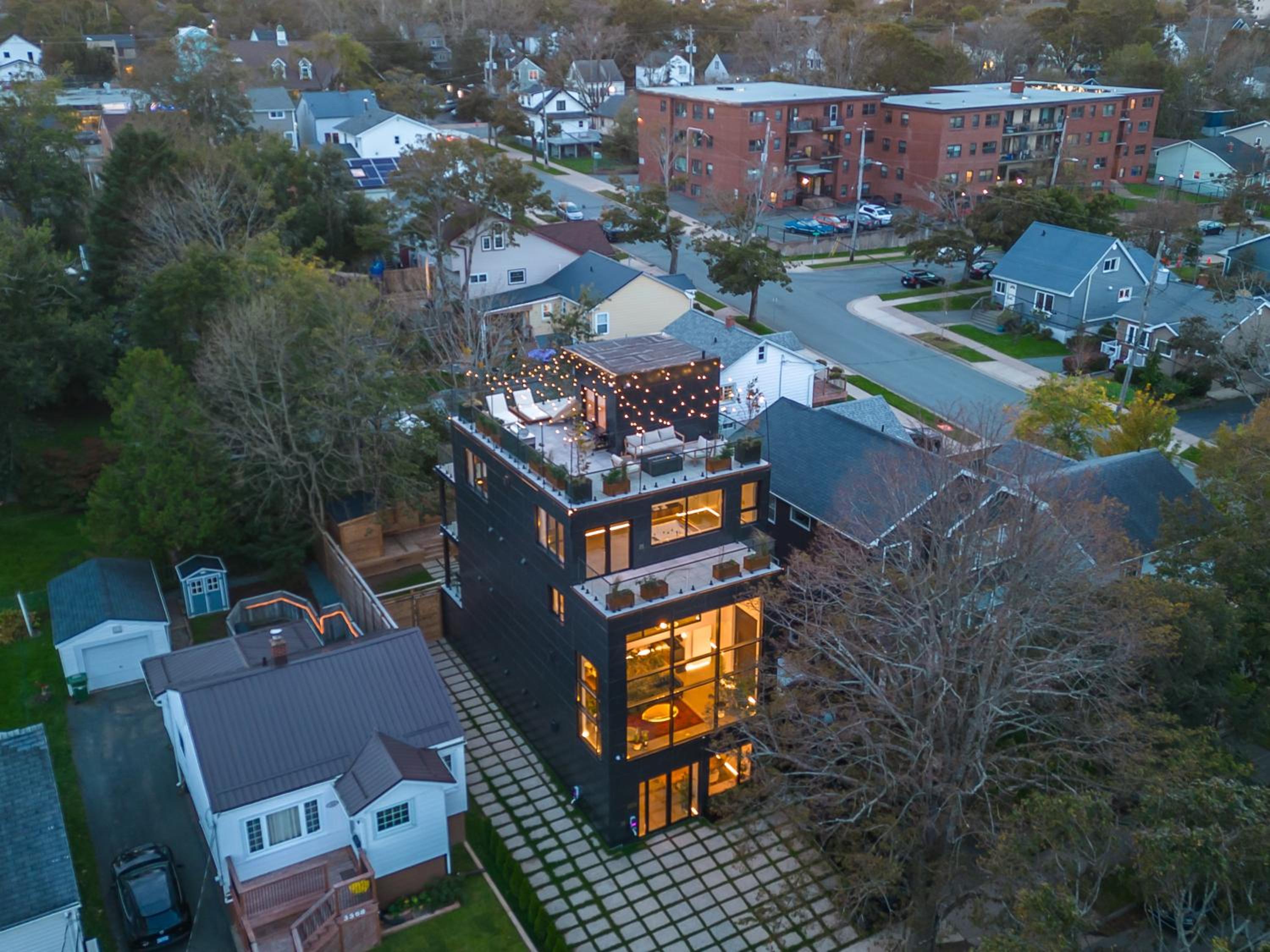 Sunrise View - Spa-Inspired Guestroom, Halifax Rooftop Home