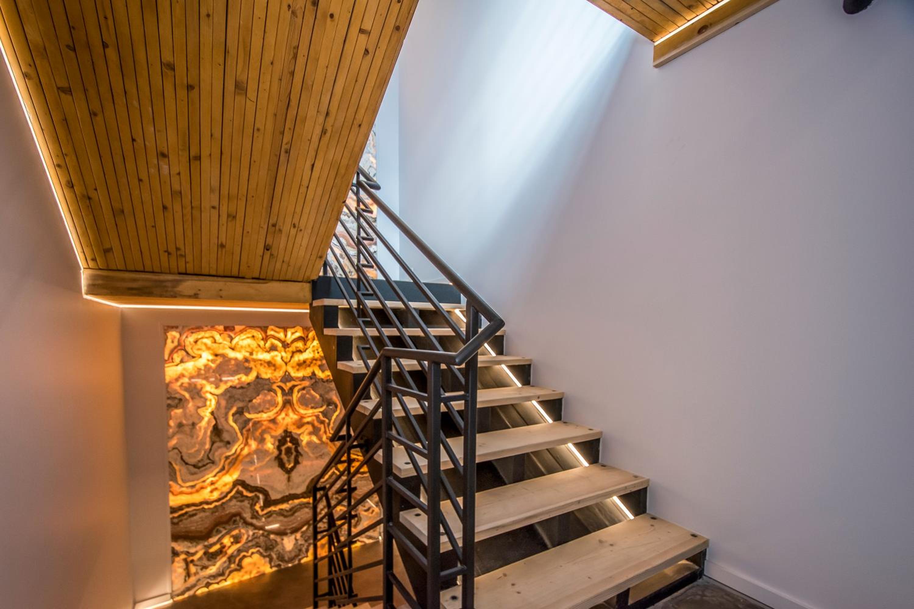 Sunrise View - Spa-Inspired Guestroom, Halifax Rooftop Home