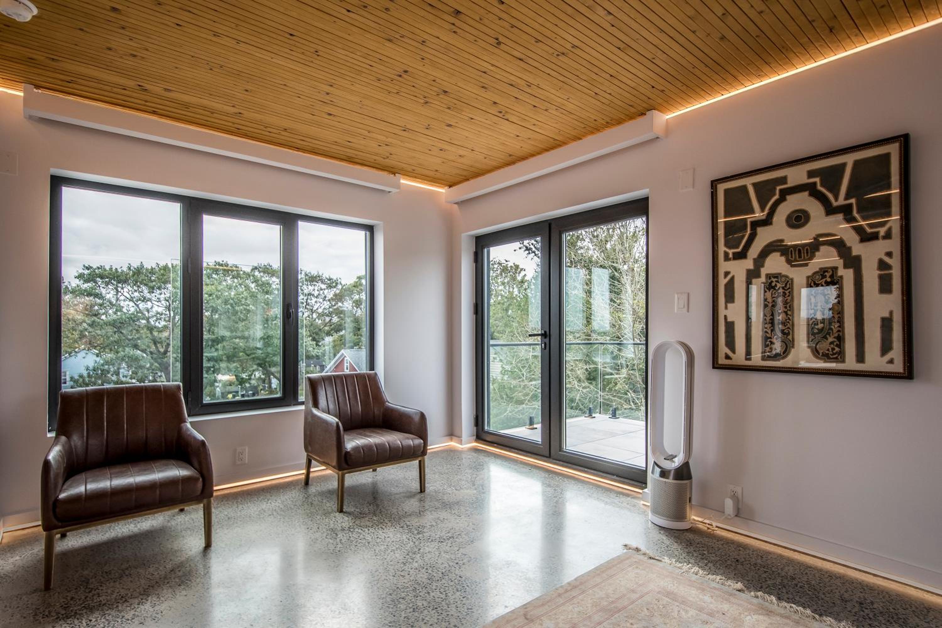 Sunrise View - Spa-Inspired Guestroom, Halifax Rooftop Home