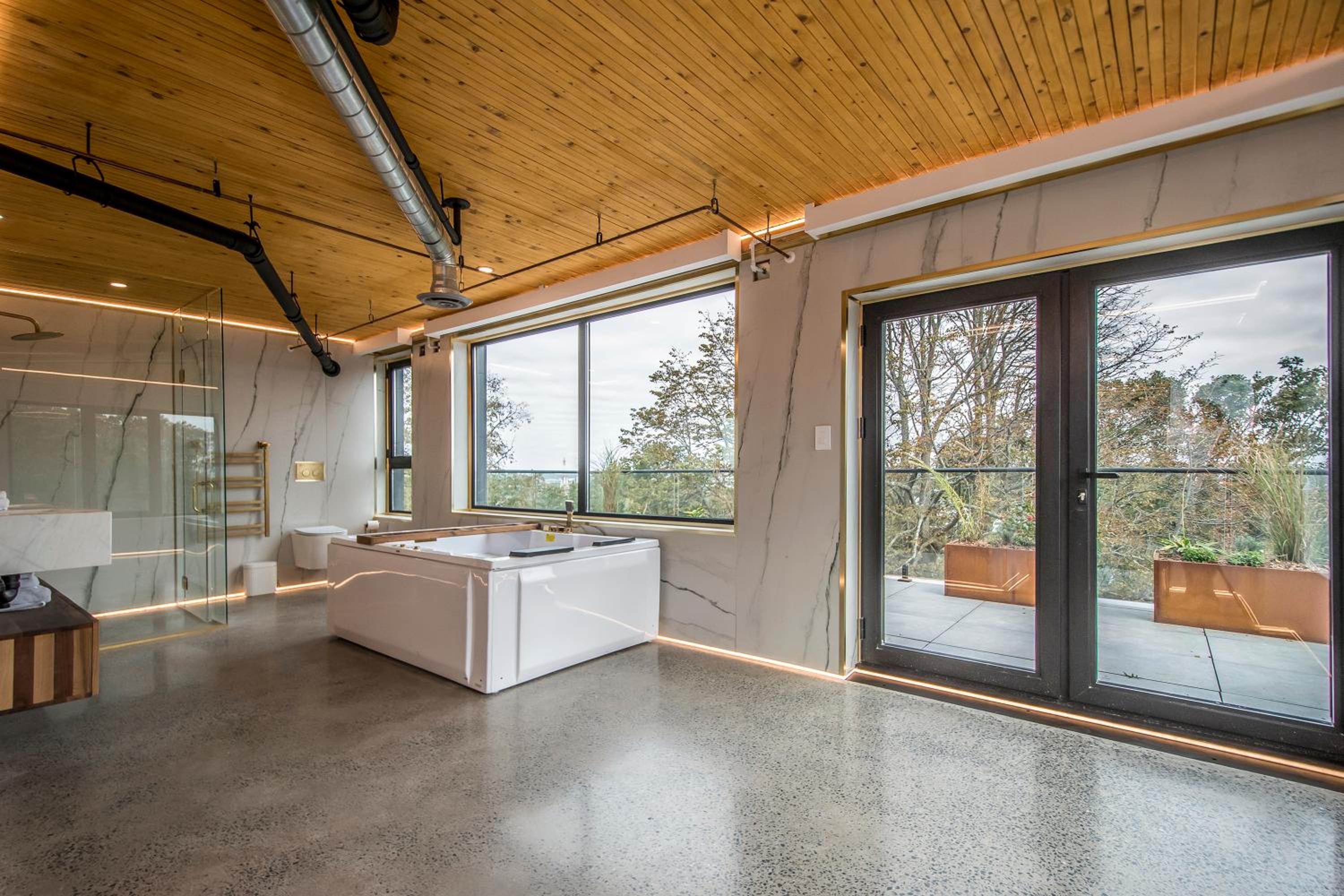 Sunrise View - Spa-Inspired Guestroom, Halifax Rooftop Home