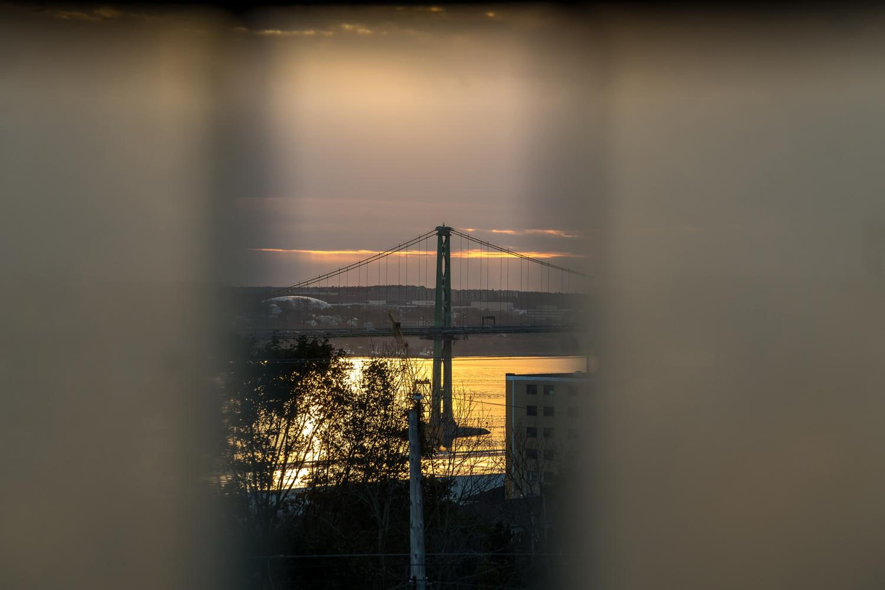 Sunrise View - Spa-Inspired Guestroom, Halifax Rooftop Home