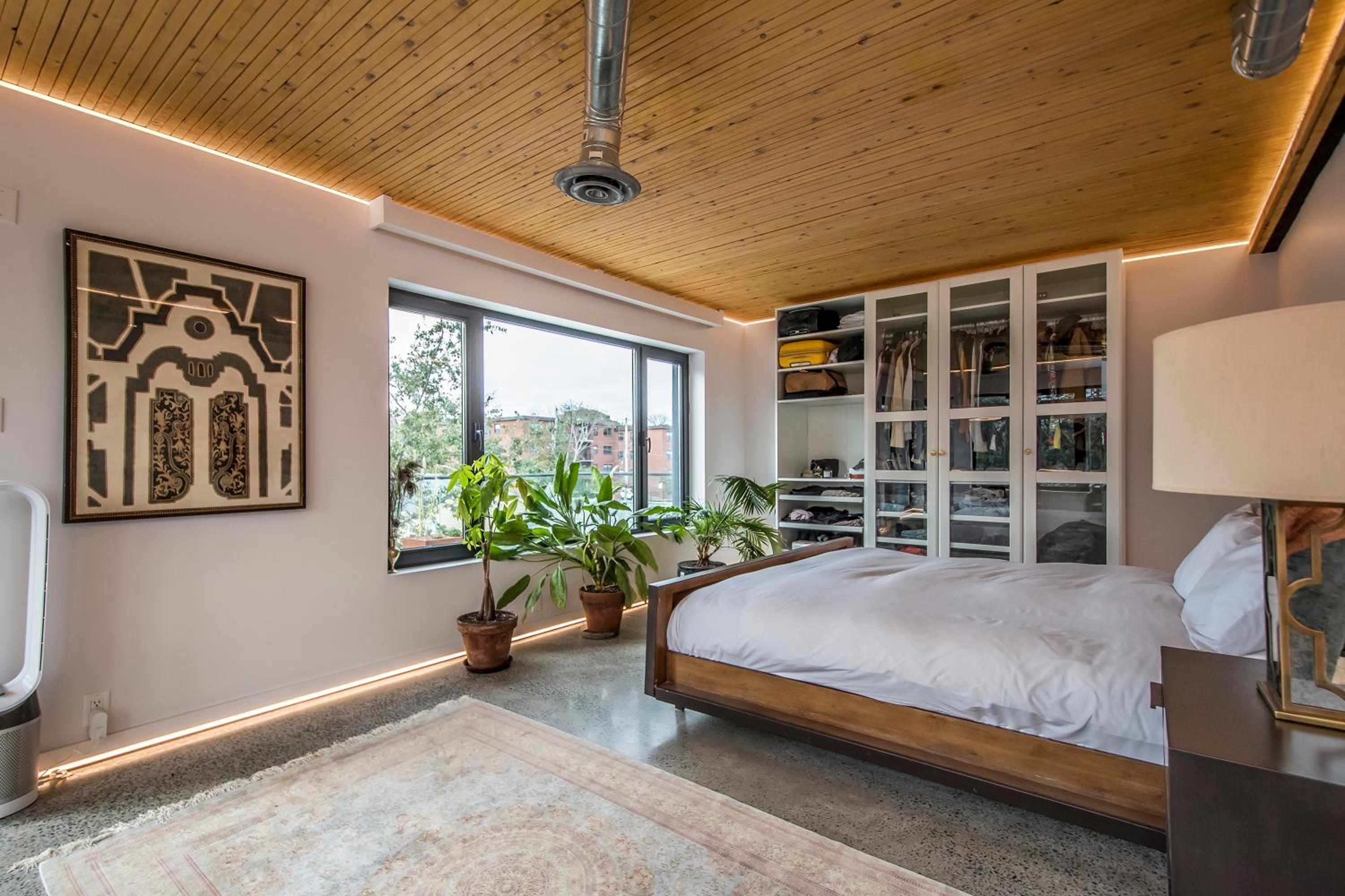 Sunrise View - Spa-Inspired Guestroom, Halifax Rooftop Home