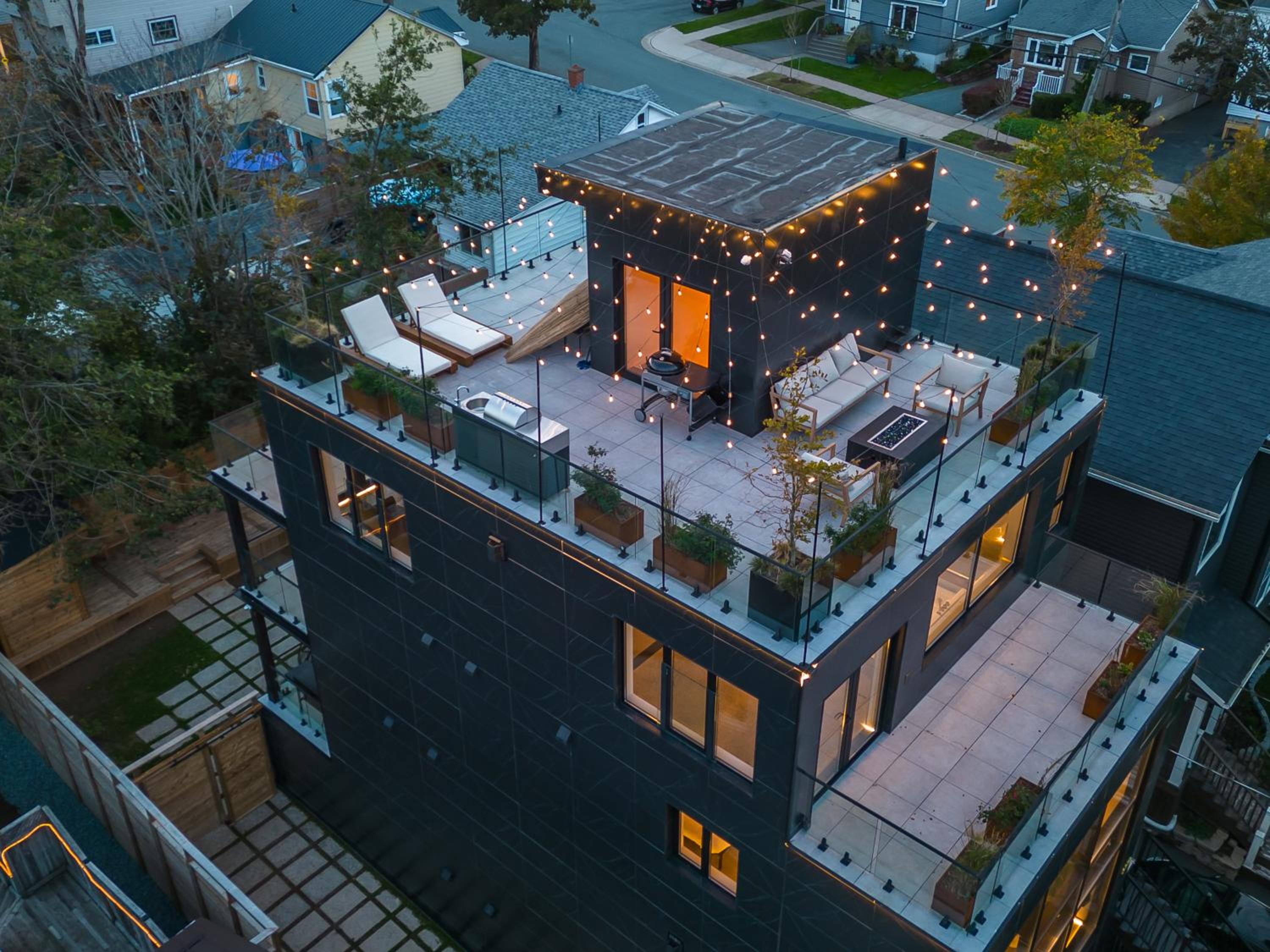 Sunrise View - Spa-Inspired Guestroom, Halifax Rooftop Home