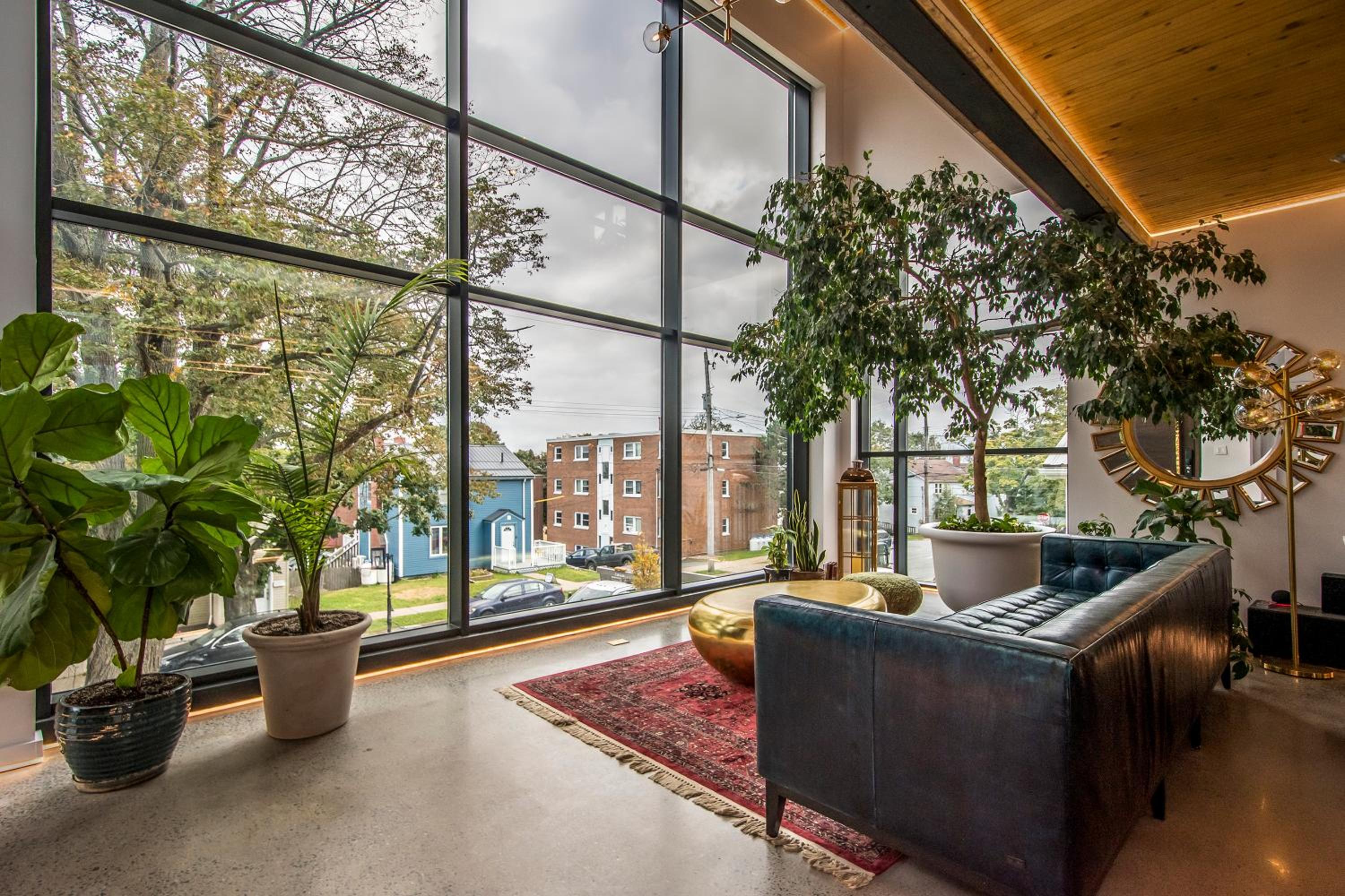 Sunrise View - Spa-Inspired Guestroom, Halifax Rooftop Home