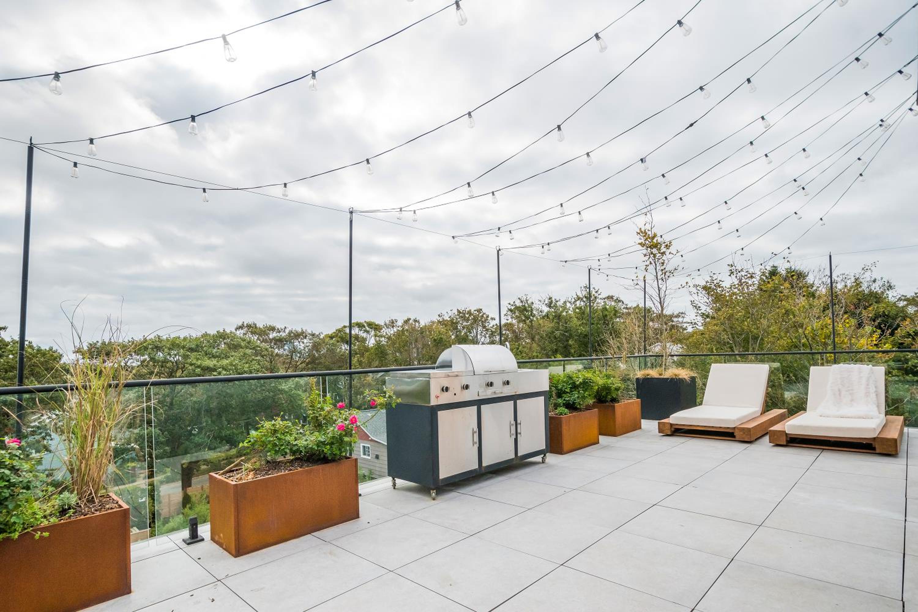 Sunrise View - Spa-Inspired Guestroom, Halifax Rooftop Home
