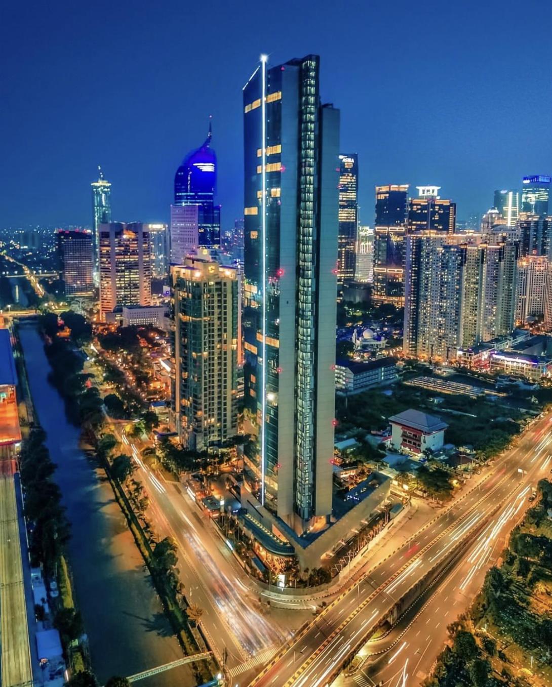 Lux & Spacious 3BR in Central Jakarta view 2