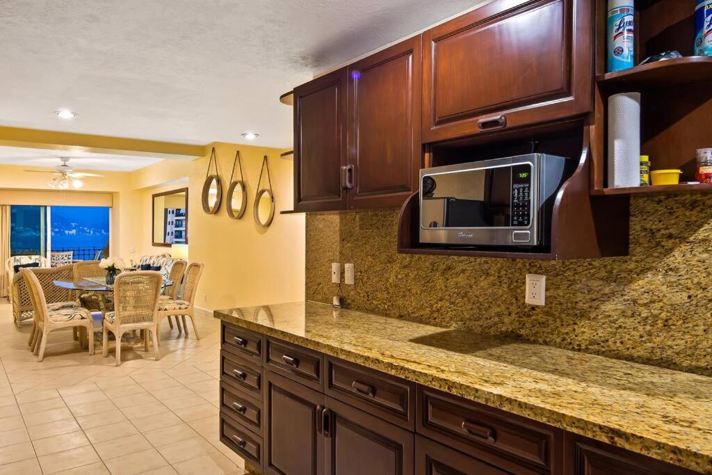 Beach Front-Ocean Views-Marina Luxury Condo-BVG