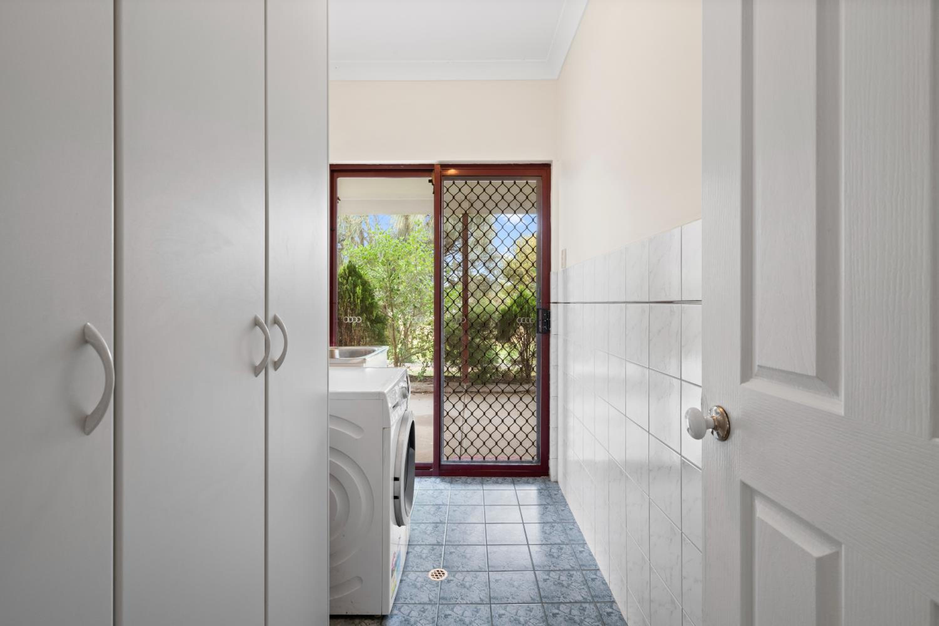 Sea Breeze - Spacious home with lovely ocean views
