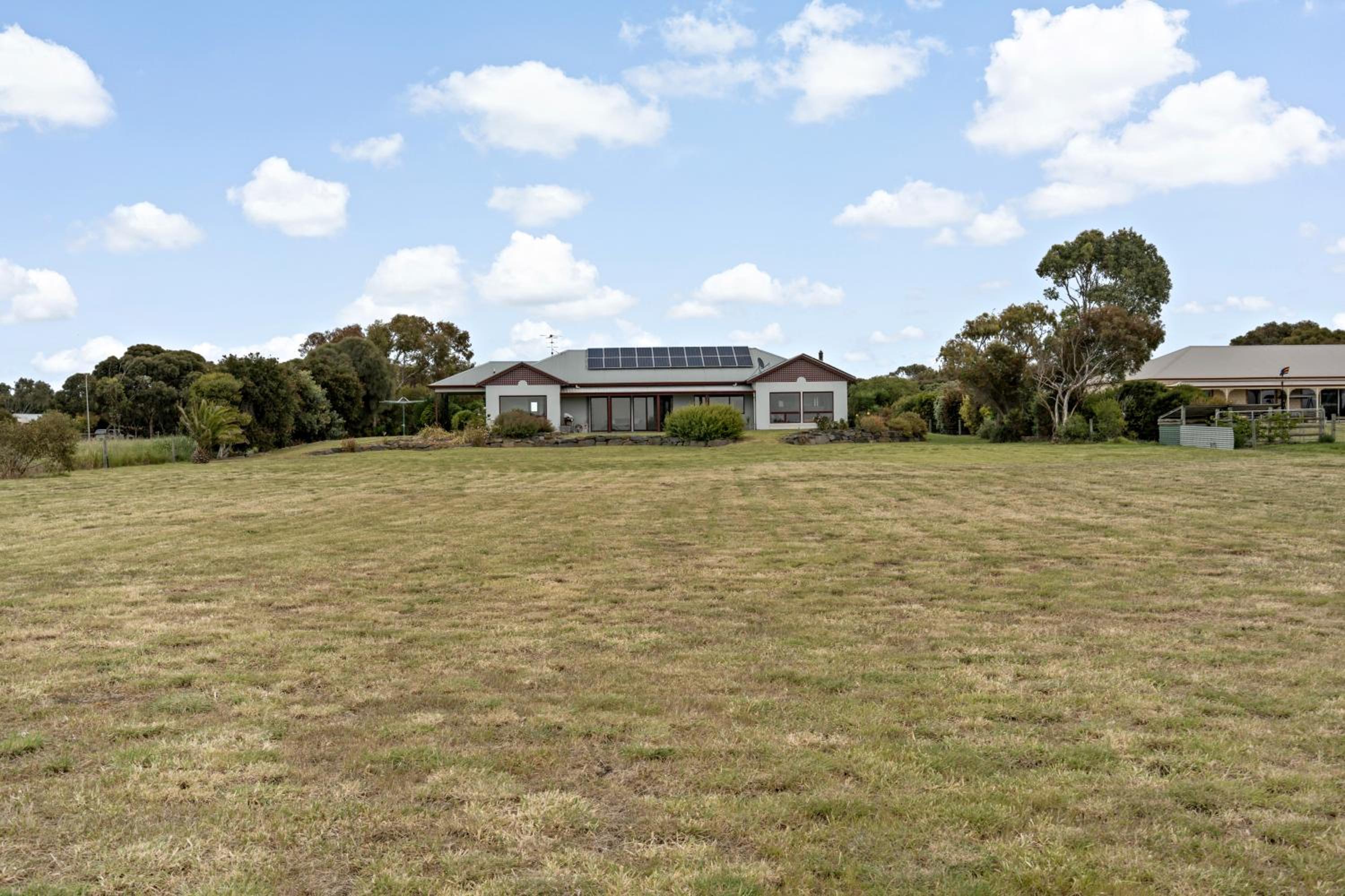 Sea Breeze - Spacious home with lovely ocean views