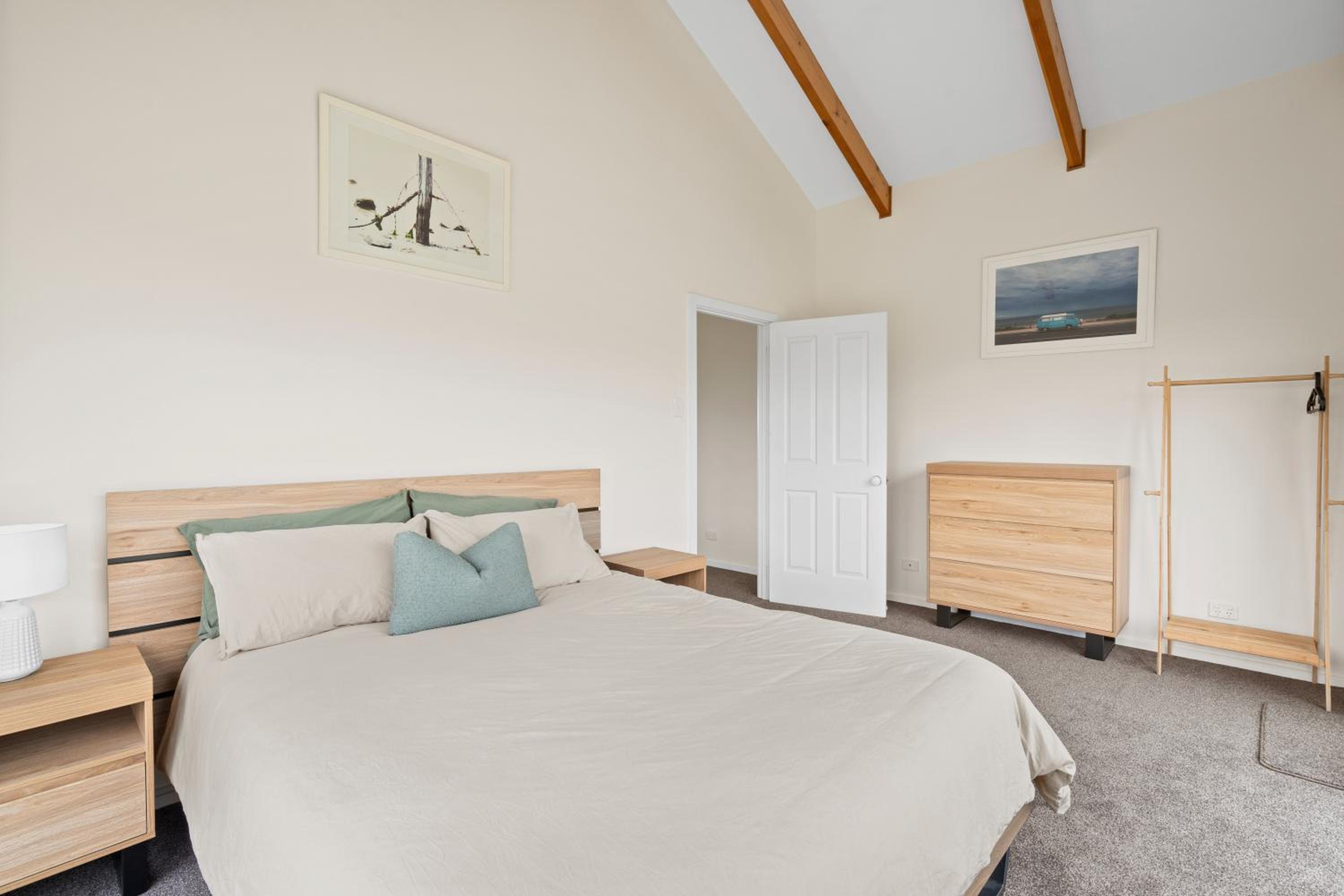Sea Breeze - Spacious home with lovely ocean views
