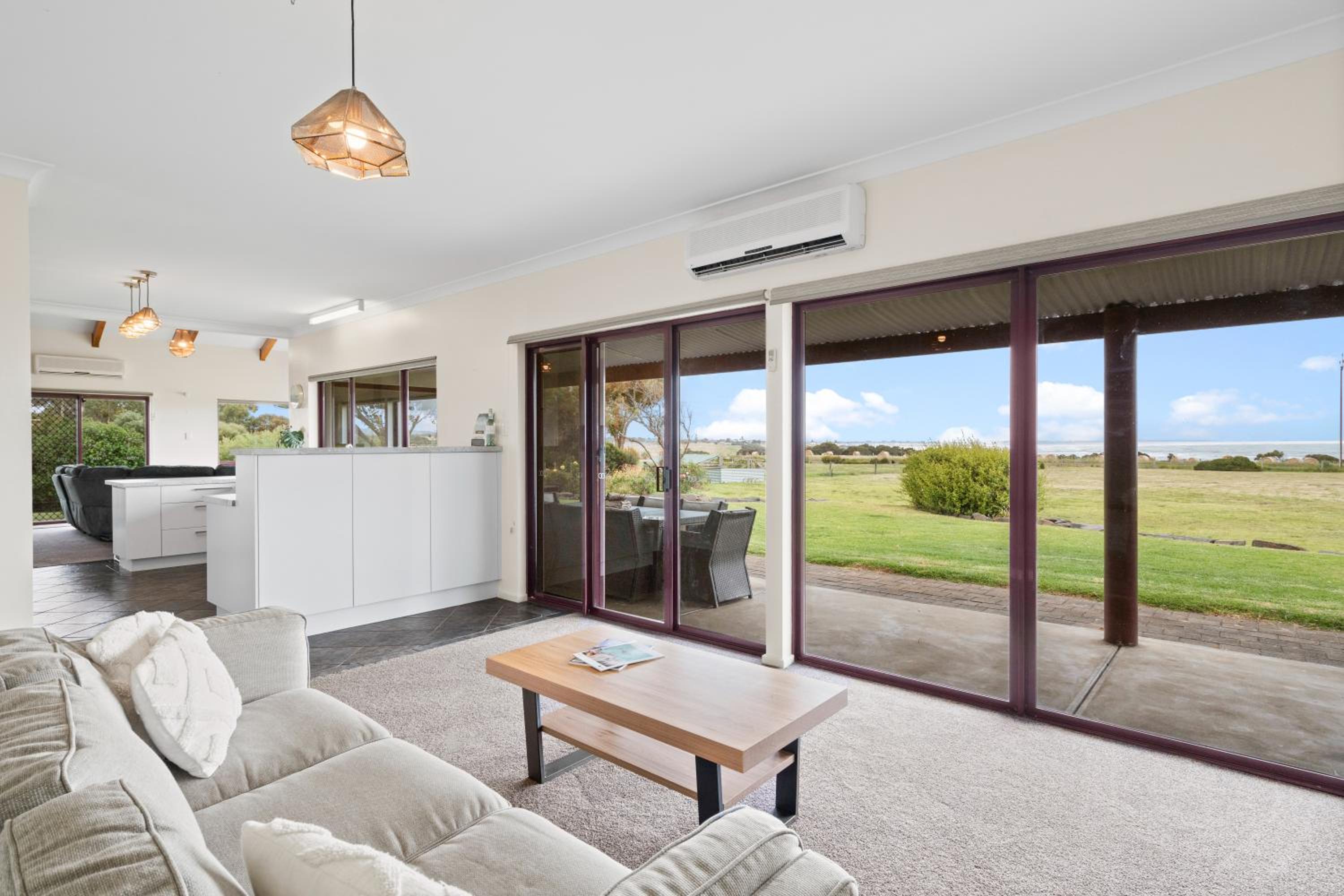 Sea Breeze - Spacious home with lovely ocean views