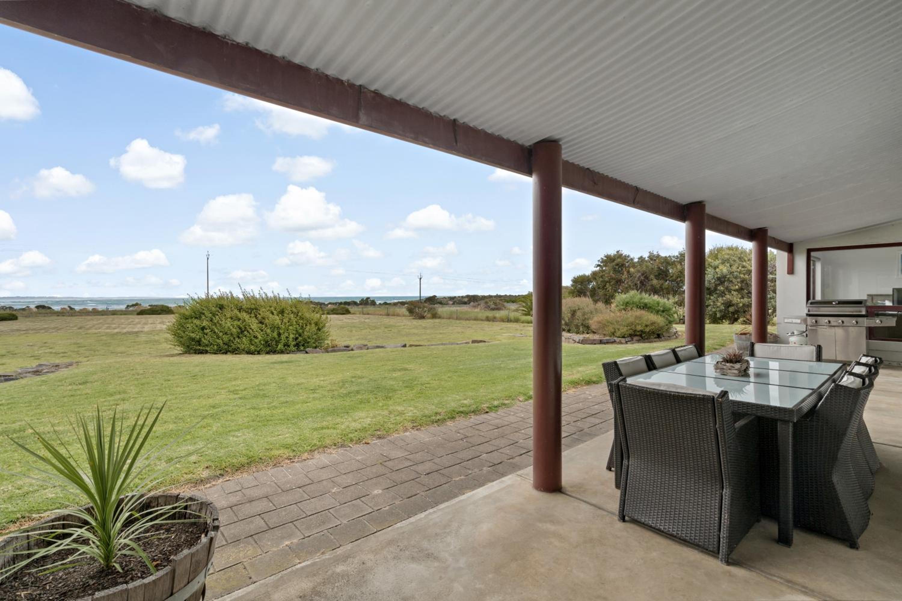 Sea Breeze - Spacious home with lovely ocean views